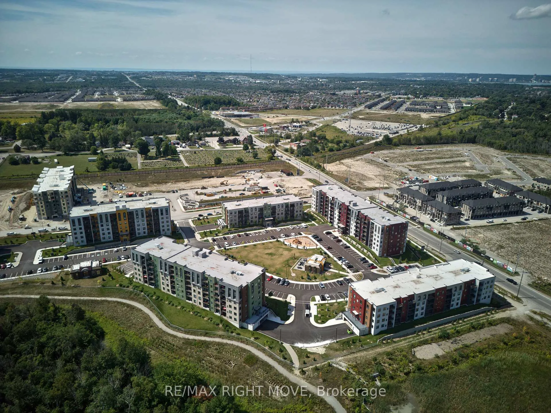Photo 27 of Unit 410, 5 Chef Lane, Barrie, Rural Barrie Southeast — HOMEH