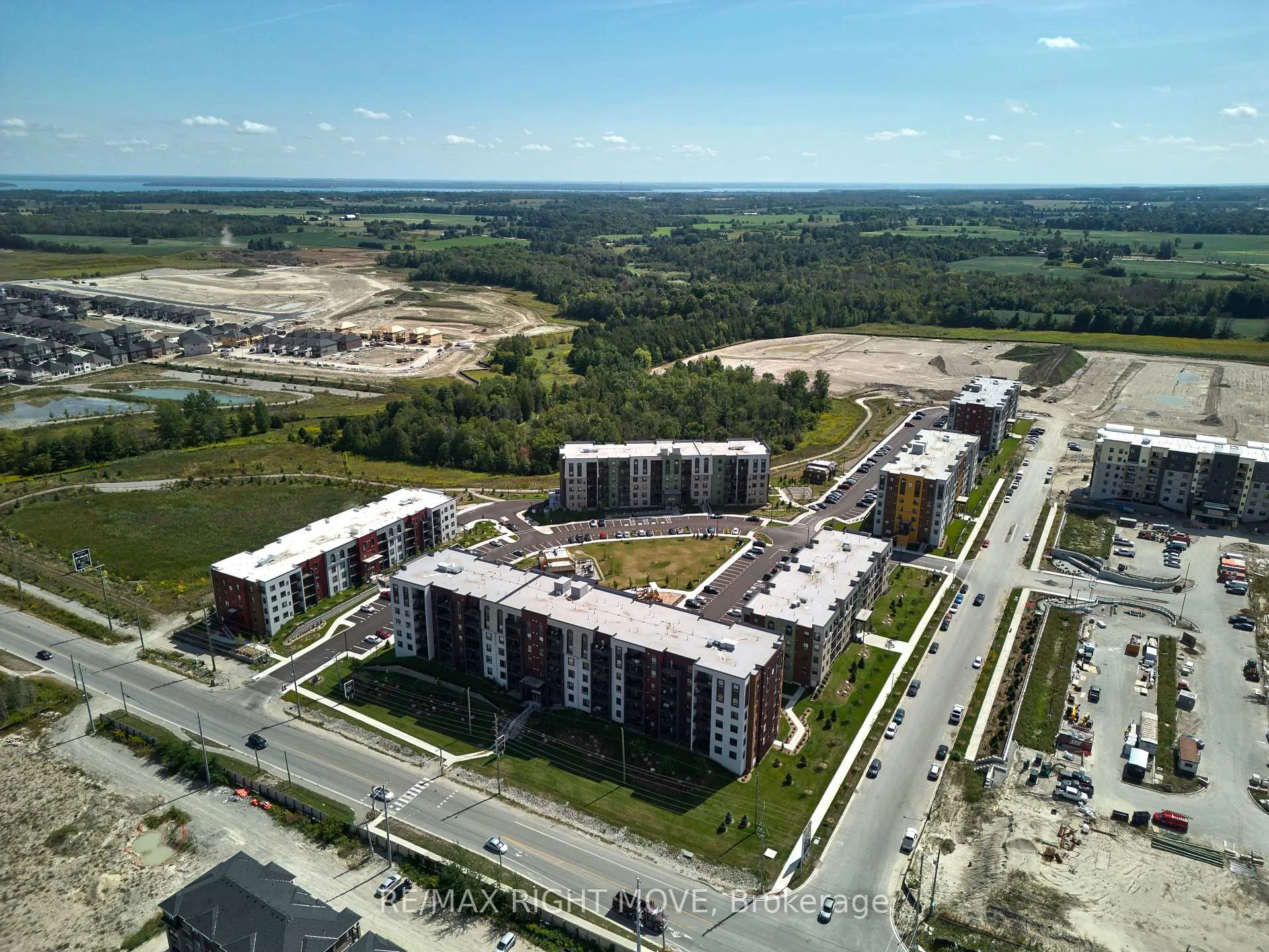Photo 29 of Unit 410, 5 Chef Lane, Barrie, Rural Barrie Southeast — HOMEH