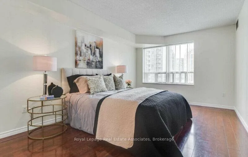 Photo 6 of Unit 1605, 325 Webb Drive E, Mississauga, City Centre — HOMEH