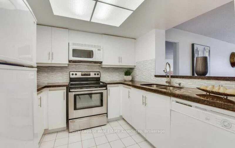 Photo 10 of Unit 1605, 325 Webb Drive E, Mississauga, City Centre — HOMEH