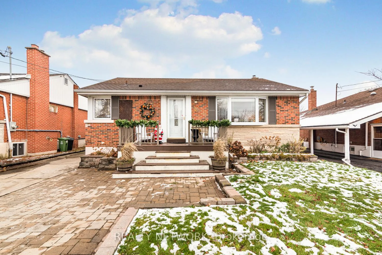 Front of 16 Fernwood Crescent