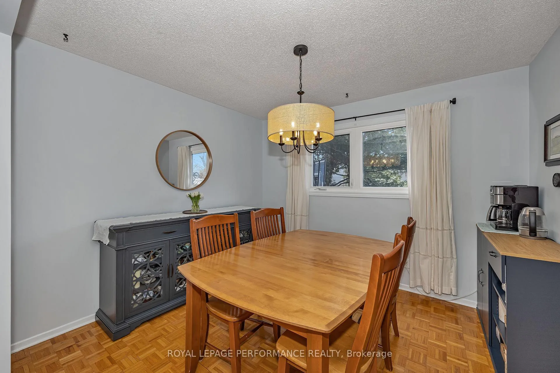 Photo 6 of 372 Phoenix Crescent, Ottawa, Bilberry Creek/Queenswood Heights — HOMEH