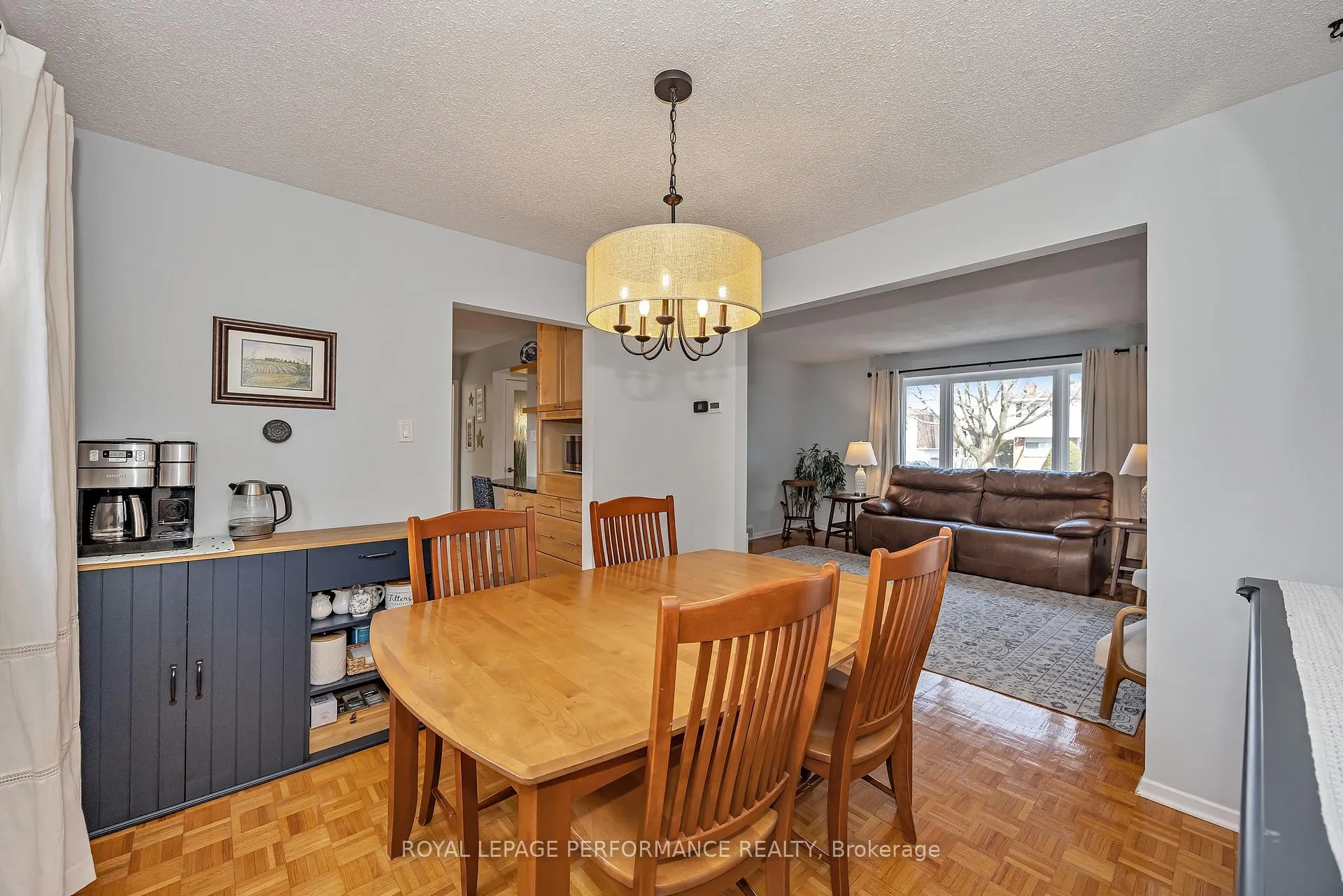 Photo 7 of 372 Phoenix Crescent, Ottawa, Bilberry Creek/Queenswood Heights — HOMEH