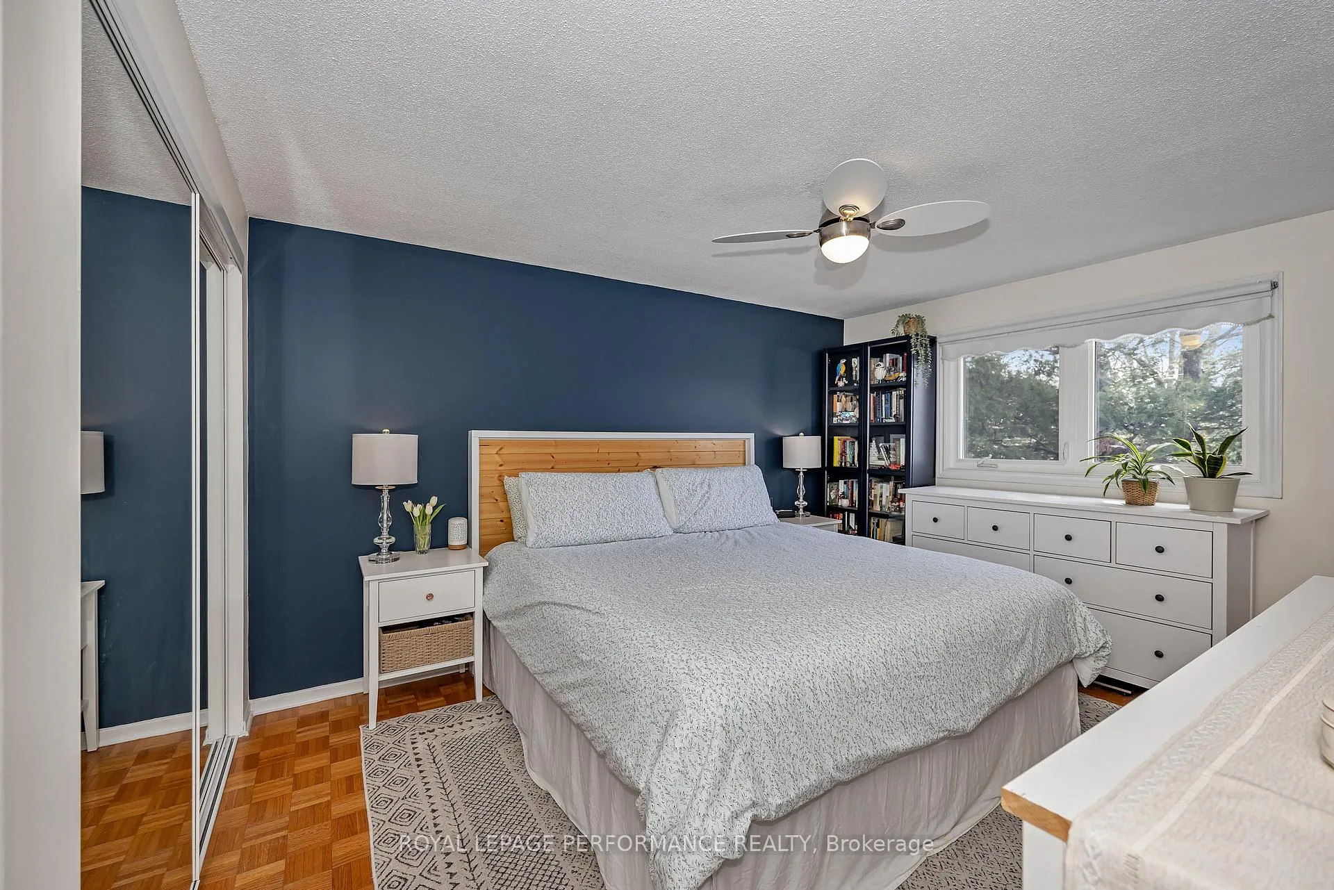 Photo 15 of 372 Phoenix Crescent, Ottawa, Bilberry Creek/Queenswood Heights — HOMEH