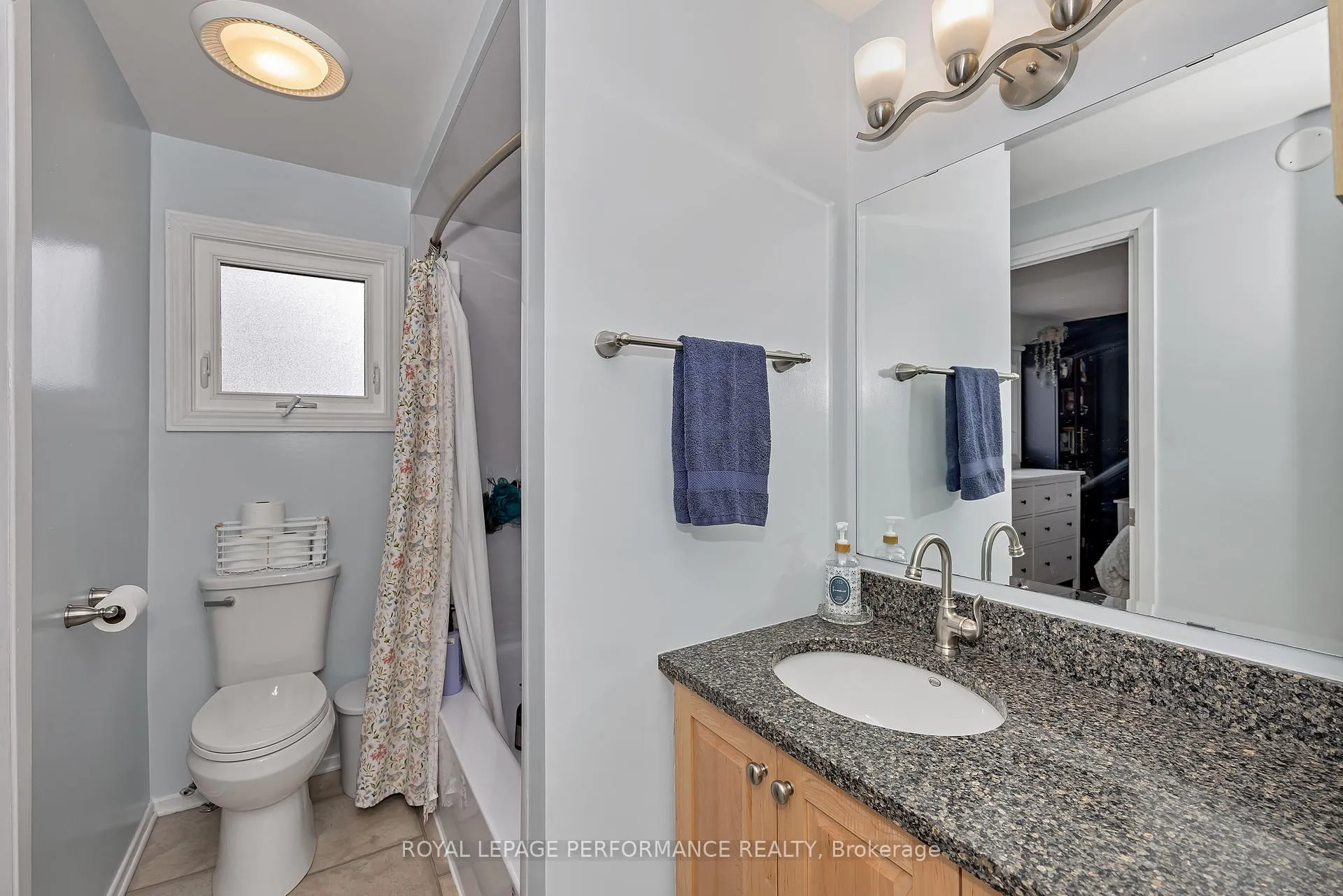 Photo 17 of 372 Phoenix Crescent, Ottawa, Bilberry Creek/Queenswood Heights — HOMEH