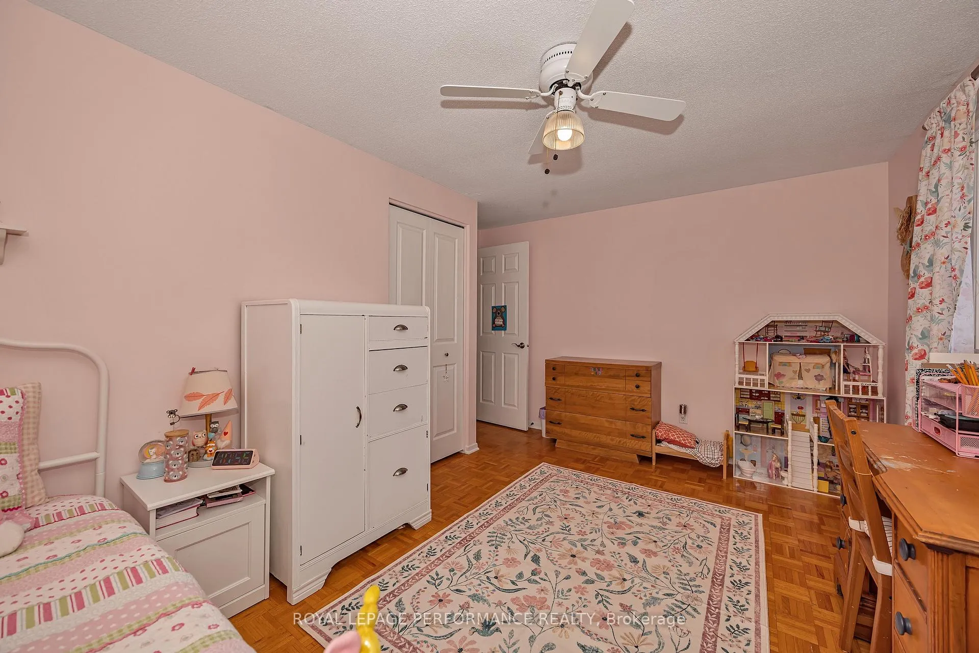 Photo 19 of 372 Phoenix Crescent, Ottawa, Bilberry Creek/Queenswood Heights — HOMEH