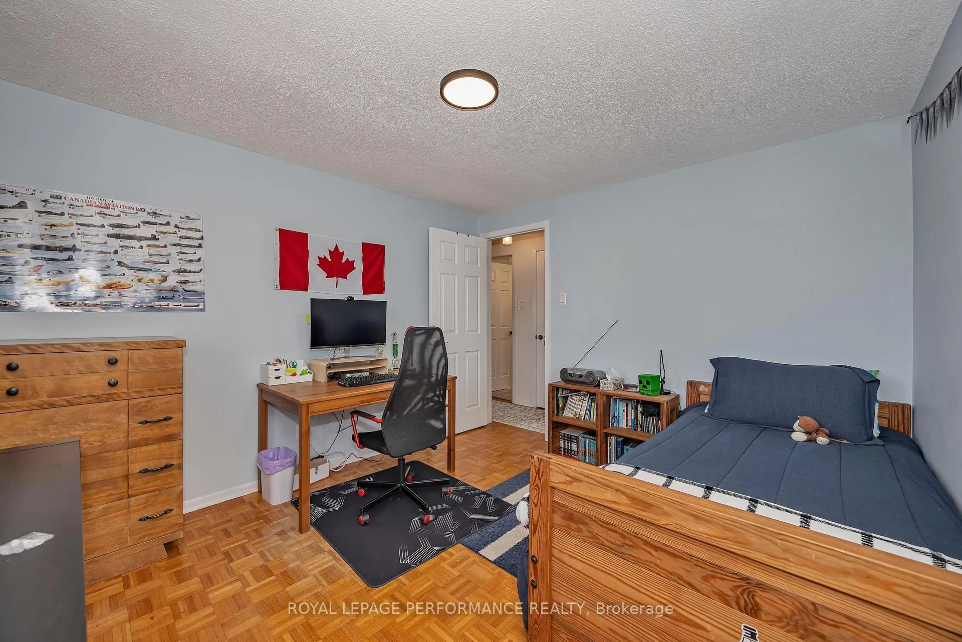 Photo 21 of 372 Phoenix Crescent, Ottawa, Bilberry Creek/Queenswood Heights — HOMEH