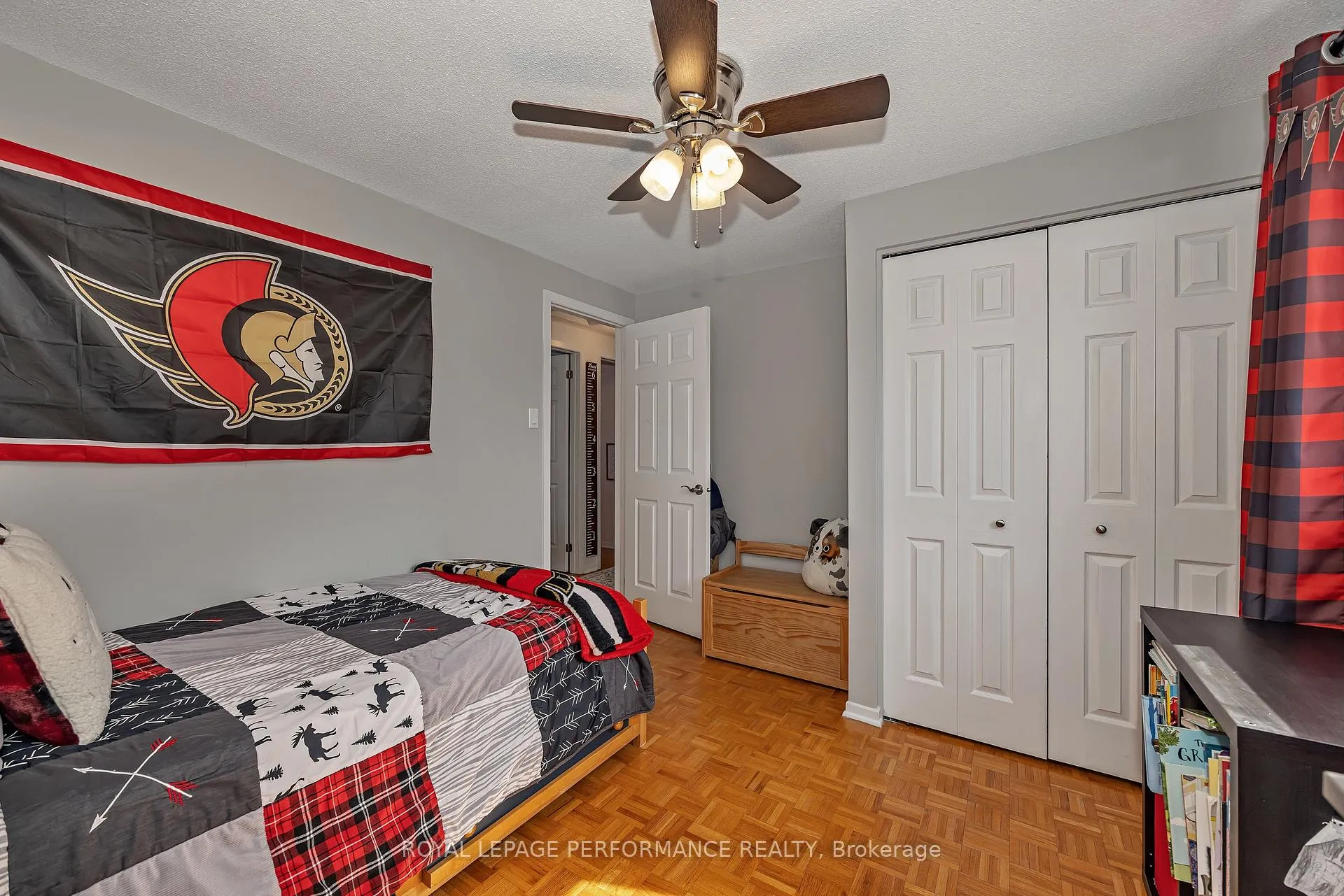 Photo 23 of 372 Phoenix Crescent, Ottawa, Bilberry Creek/Queenswood Heights — HOMEH