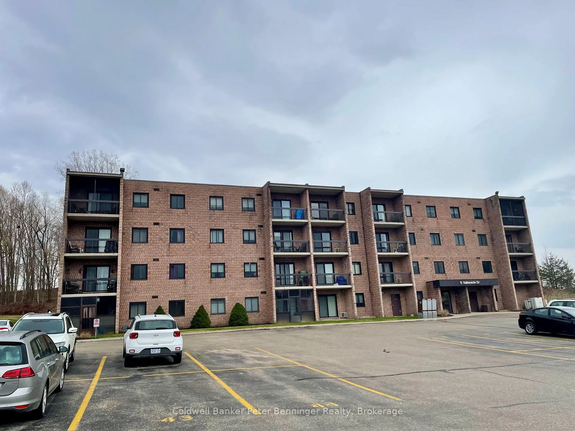 Photo 2 of Unit 405, 5 Valleyside Drive, Brockton — HOMEH