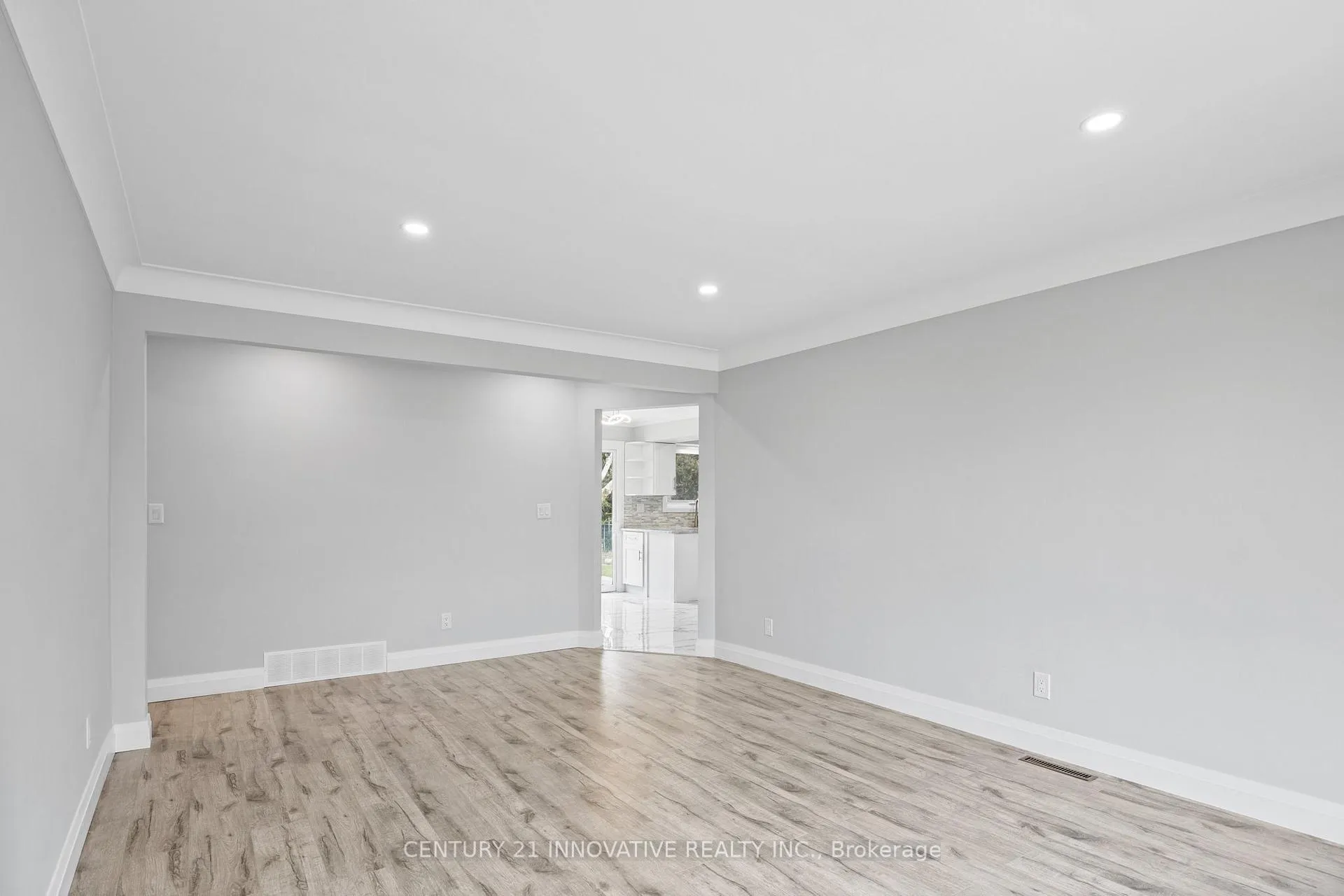Photo 3 of 890 Wallace Avenue, Windsor — HOMEH