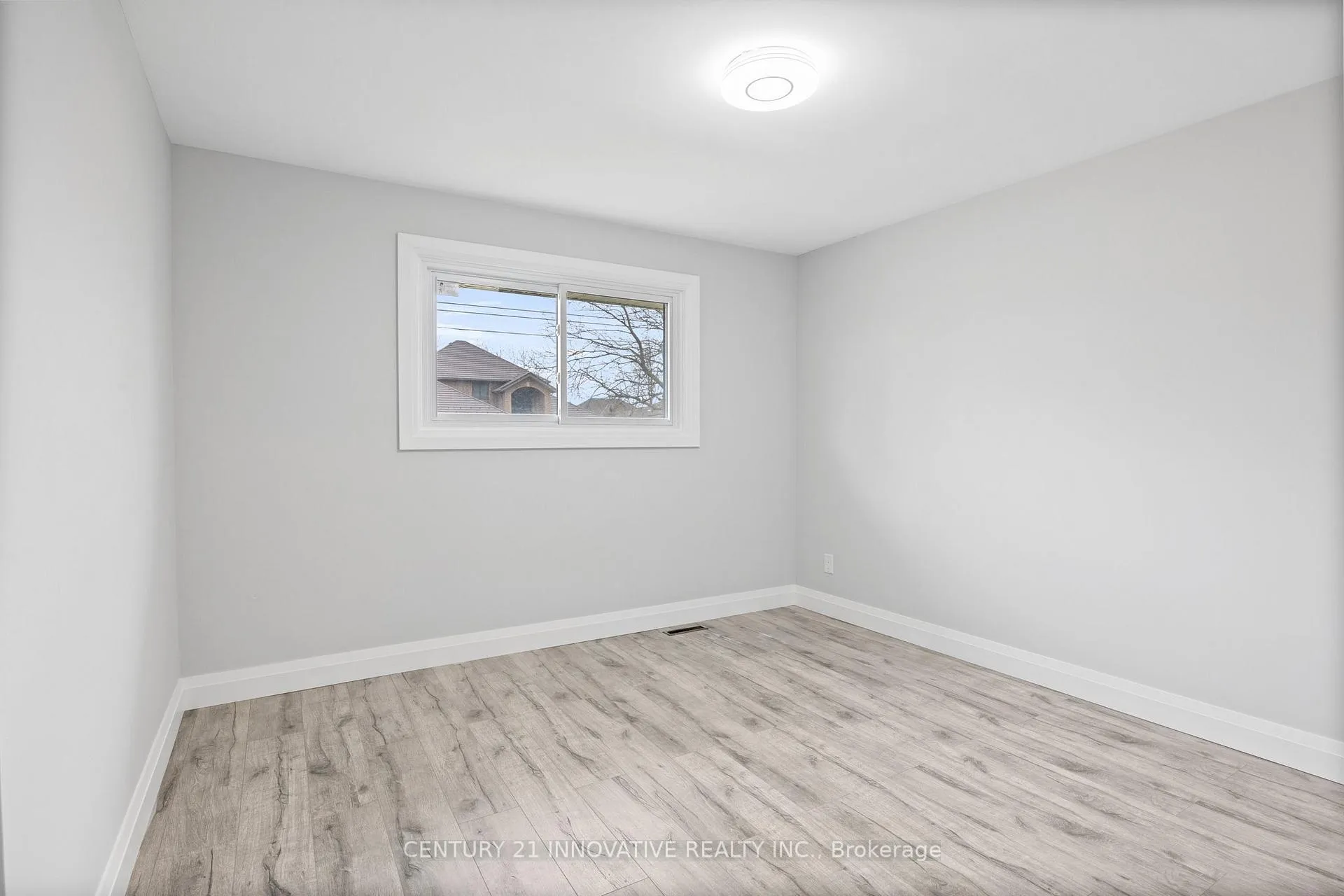 Photo 13 of 890 Wallace Avenue, Windsor — HOMEH