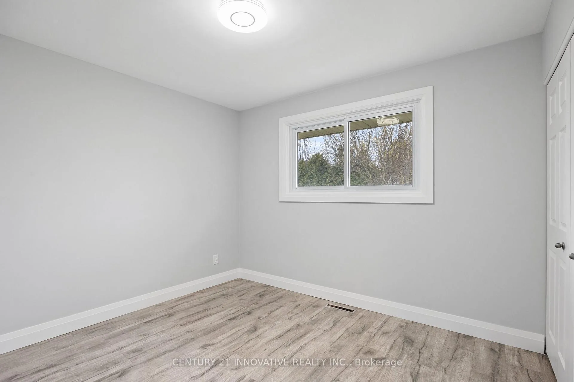 Photo 14 of 890 Wallace Avenue, Windsor — HOMEH