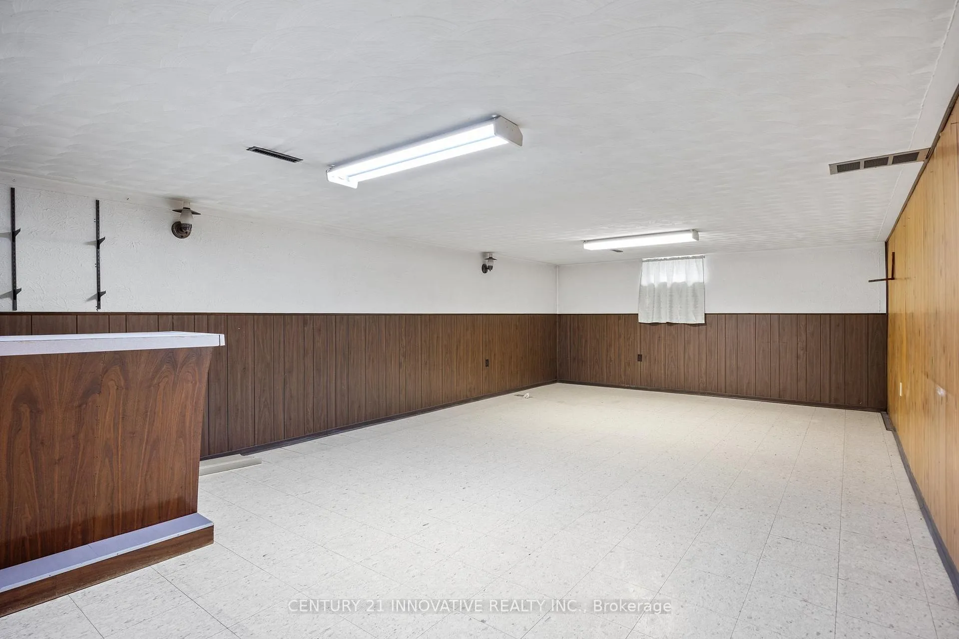 Photo 21 of 890 Wallace Avenue, Windsor — HOMEH