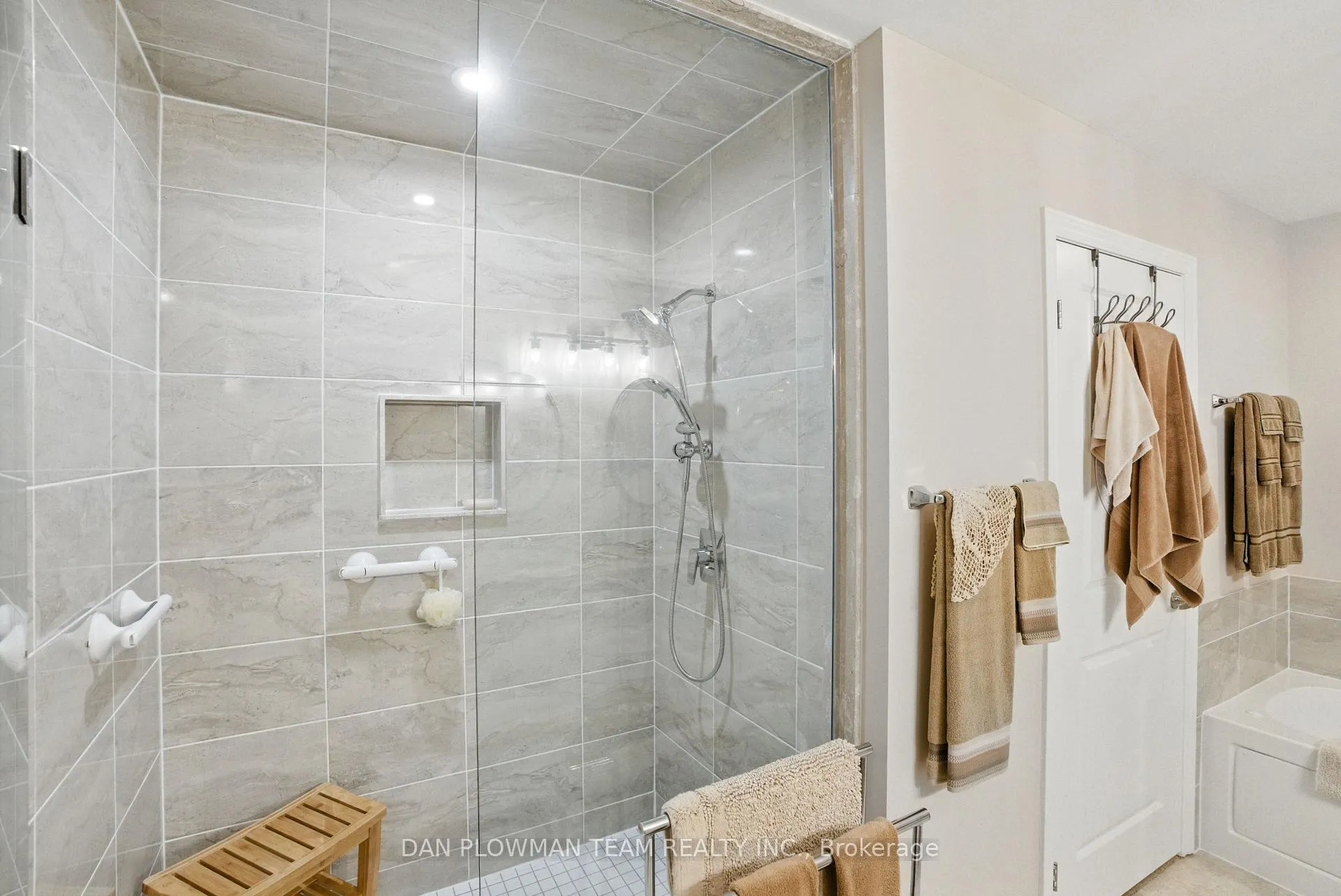 Photo 17 of Unit 405, 70 Shipway Avenue, Clarington, Newcastle — HOMEH