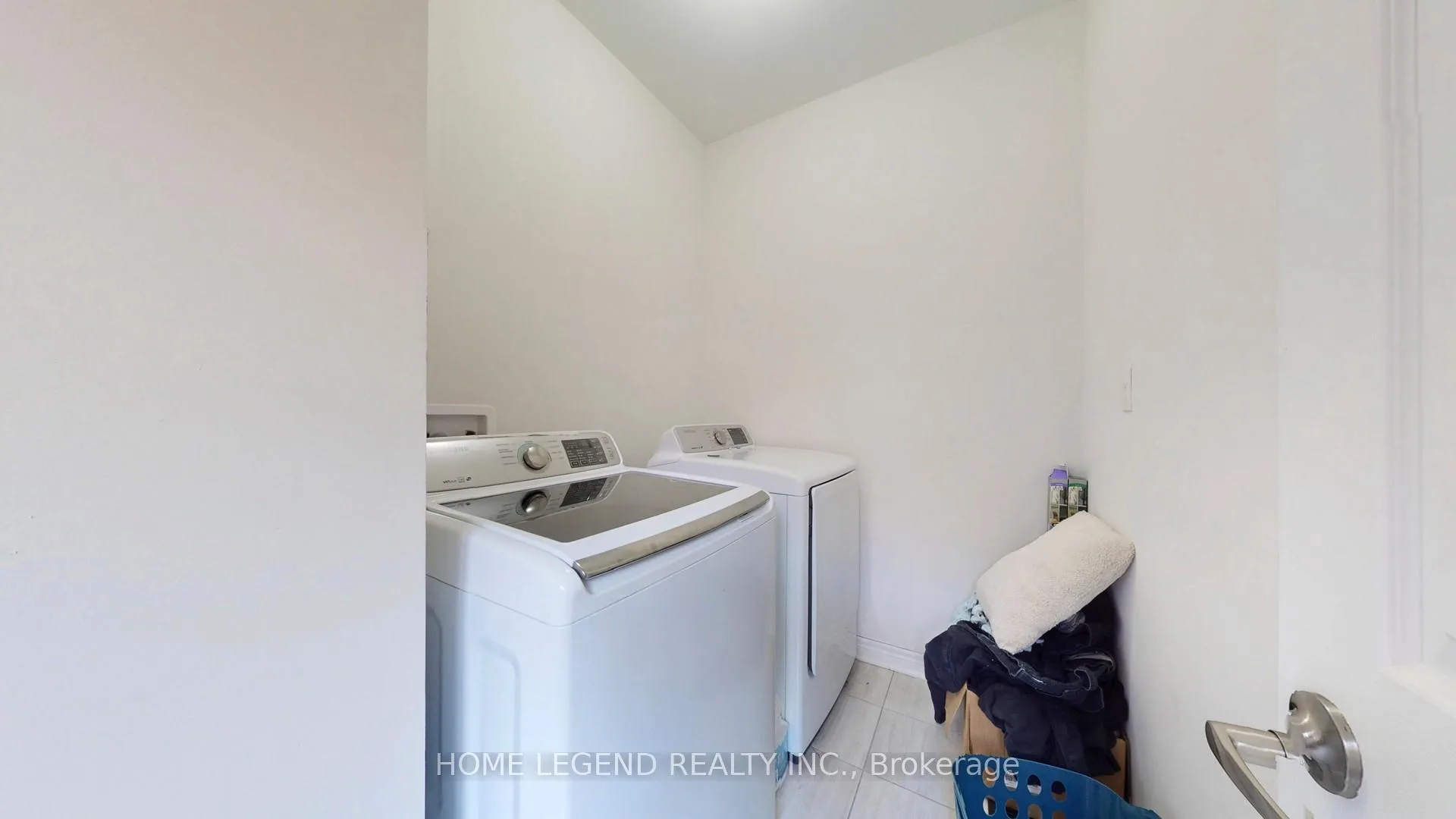 Photo 21 of 13 Titan Trail, Markham, Cedarwood — HOMEH