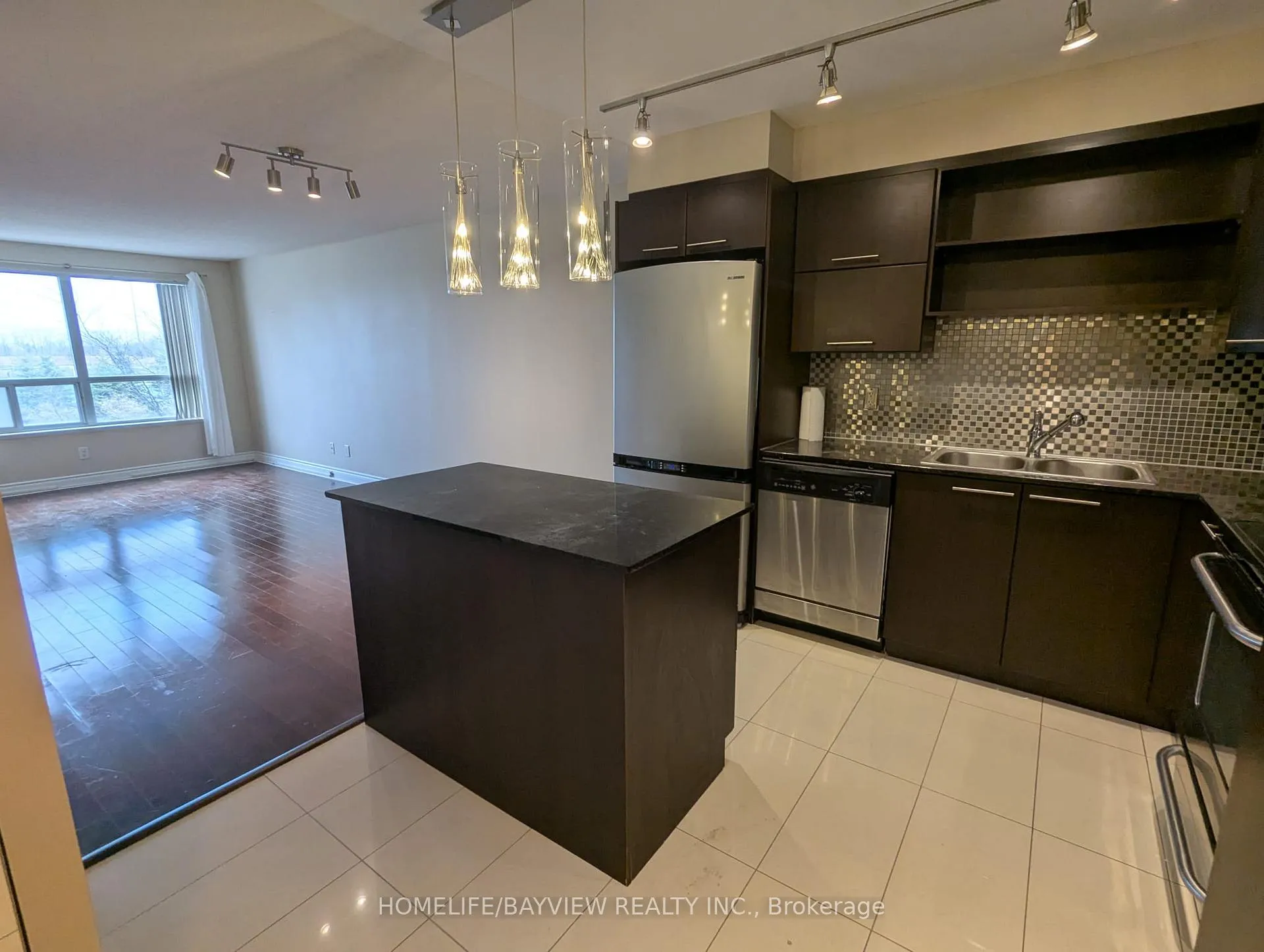 Photo 4 of Unit 211, 37 Galleria Parkway, Markham, Commerce Valley — HOMEH
