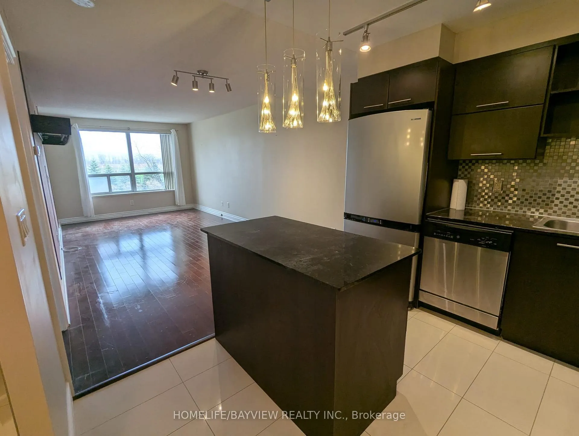 Photo 5 of Unit 211, 37 Galleria Parkway, Markham, Commerce Valley — HOMEH