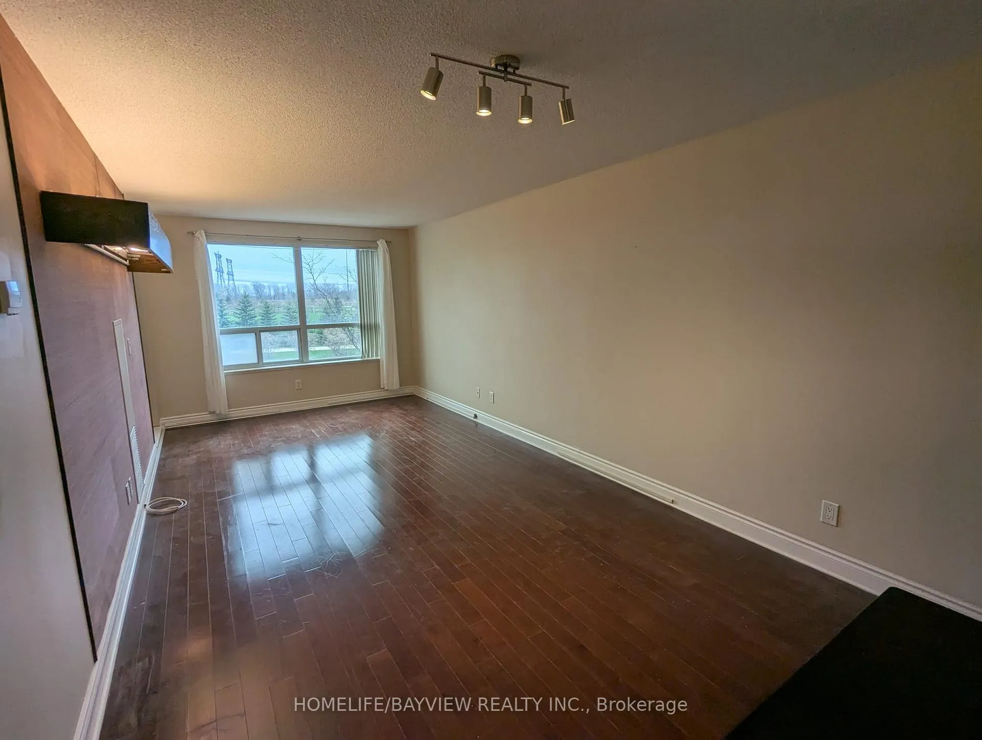 Photo 9 of Unit 211, 37 Galleria Parkway, Markham, Commerce Valley — HOMEH
