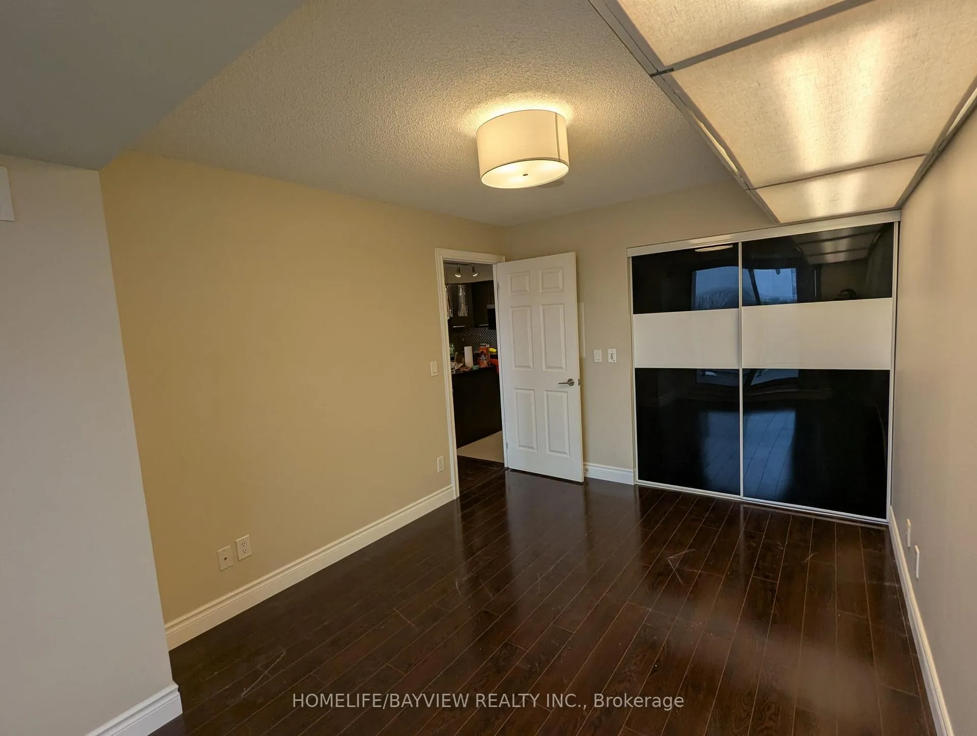 Photo 13 of Unit 211, 37 Galleria Parkway, Markham, Commerce Valley — HOMEH