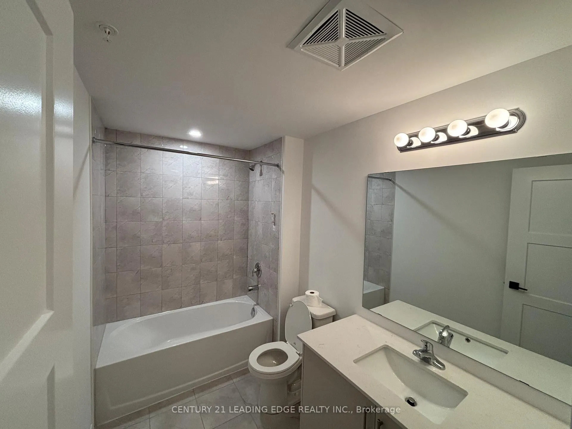 Photo 11 of Unit 307, 15 Kneeshaw Drive, Barrie, Rural Barrie Southeast — HOMEH
