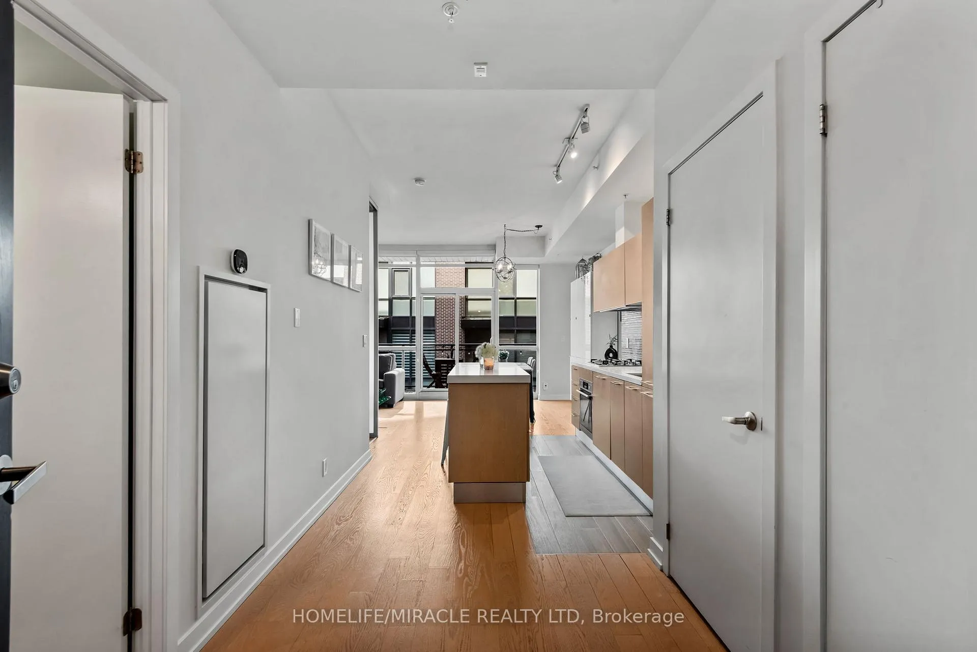 Photo 6 of Unit 306, 2 Bellefair Avenue, Toronto, The Beaches — HOMEH
