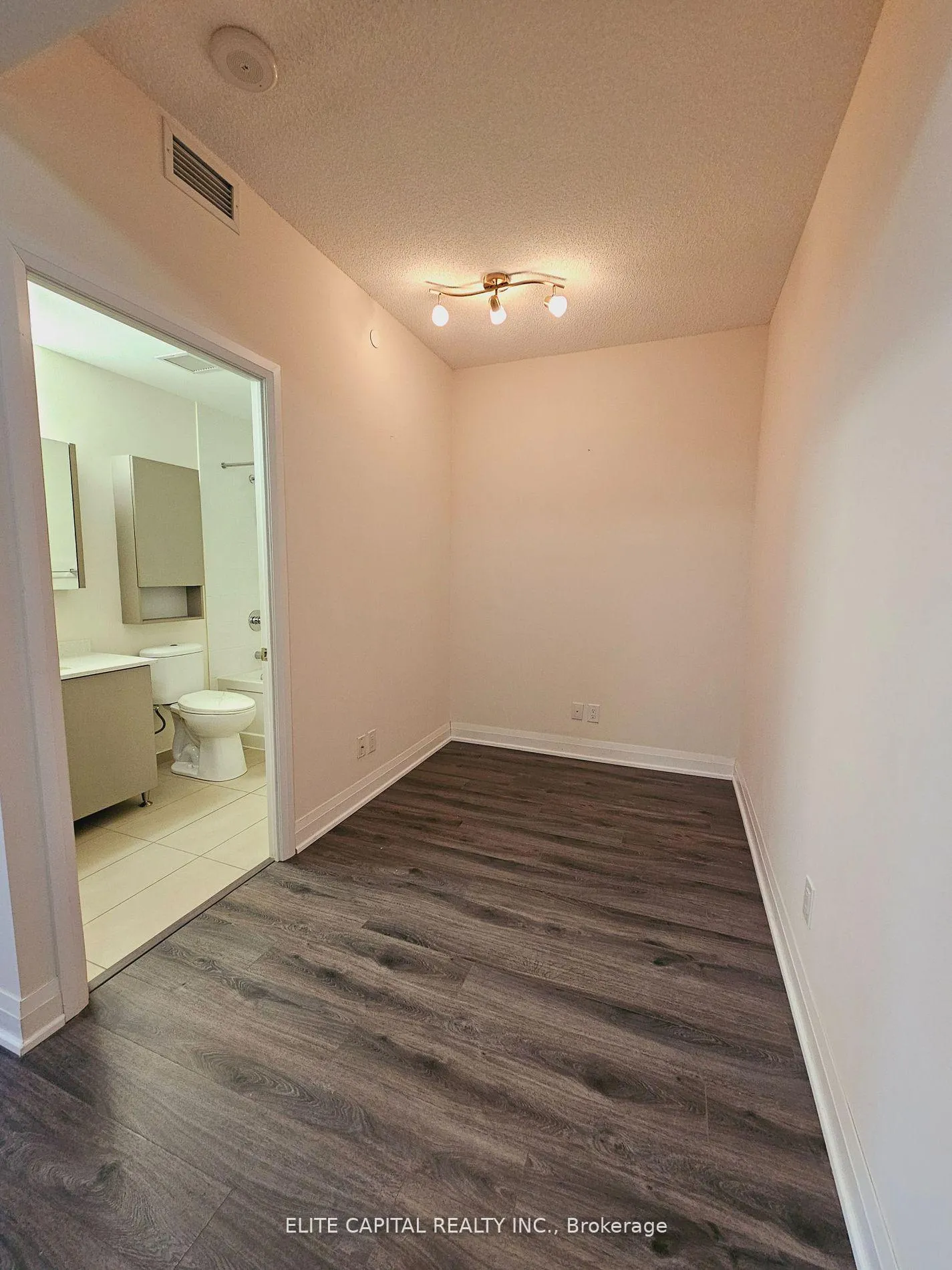 Photo 2 of Unit 609, 28 Uptown Drive, Markham, Unionville — HOMEH