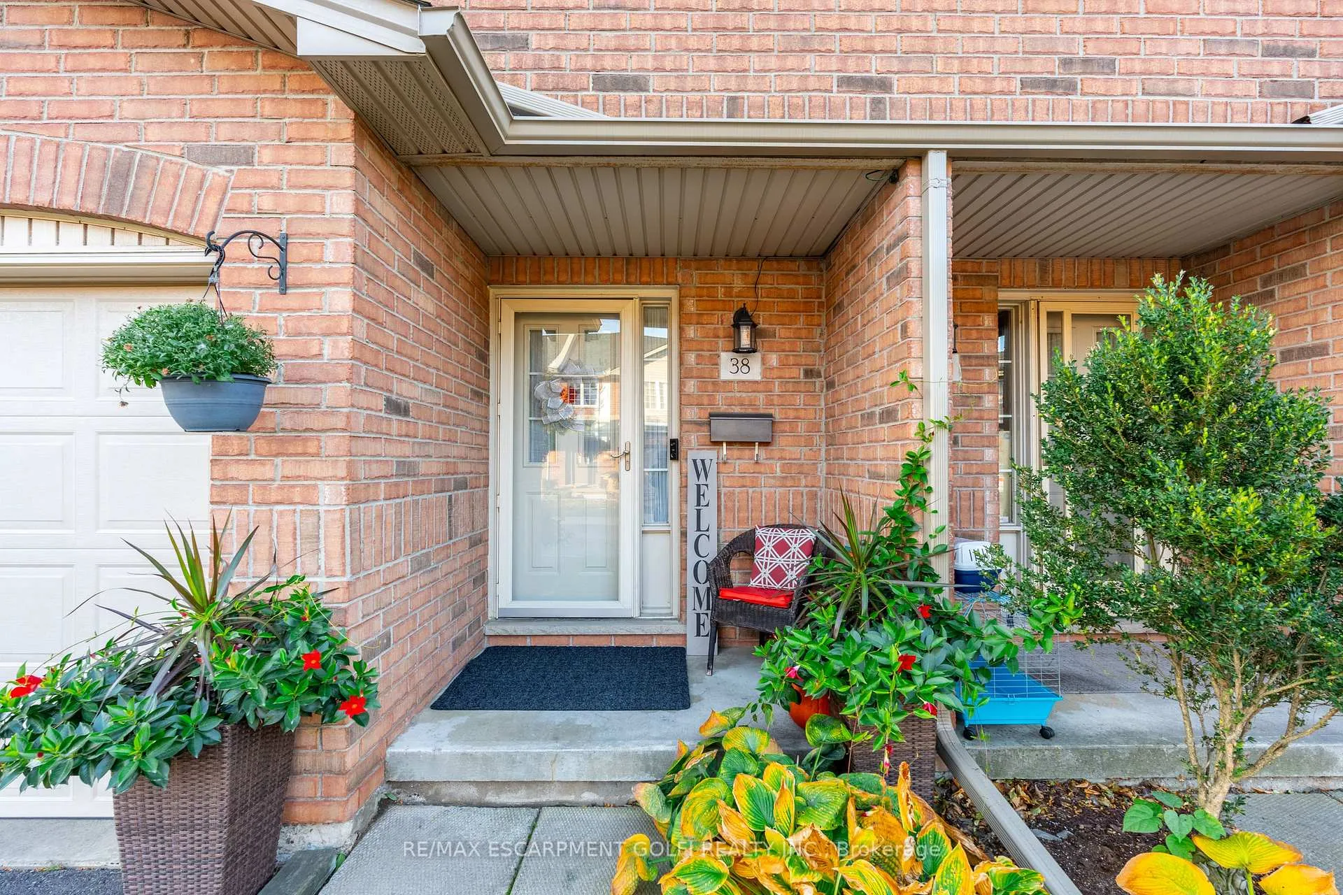 Photo 2 of Unit 38, 800 Paramount Drive, Hamilton, Stoney Creek Mountain — HOMEH