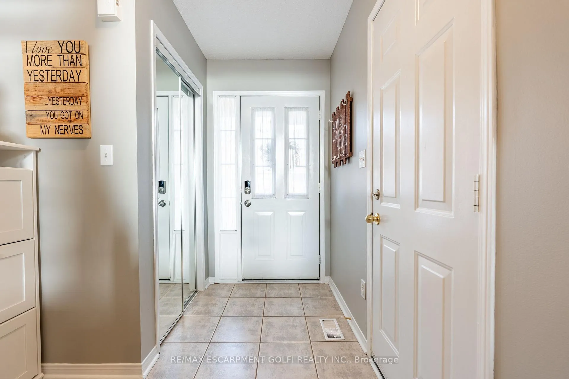 Photo 4 of Unit 38, 800 Paramount Drive, Hamilton, Stoney Creek Mountain — HOMEH