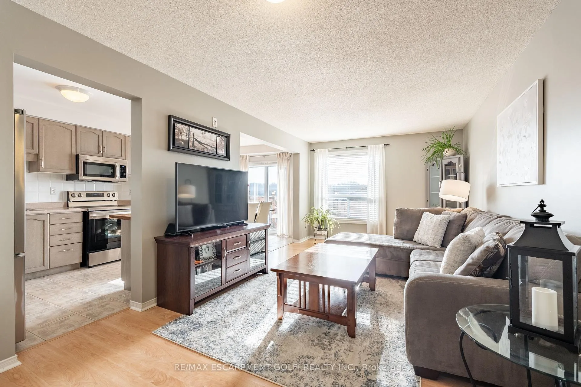 Photo 7 of Unit 38, 800 Paramount Drive, Hamilton, Stoney Creek Mountain — HOMEH