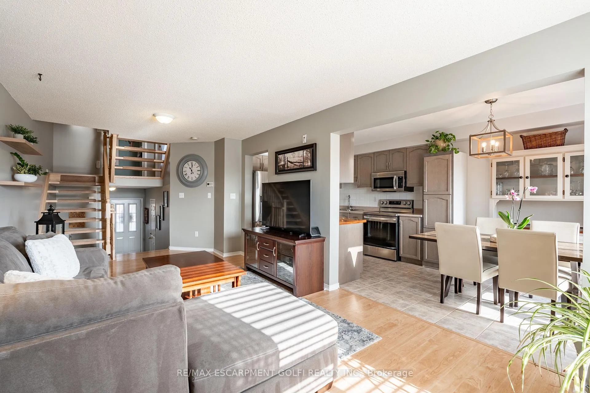 Photo 8 of Unit 38, 800 Paramount Drive, Hamilton, Stoney Creek Mountain — HOMEH