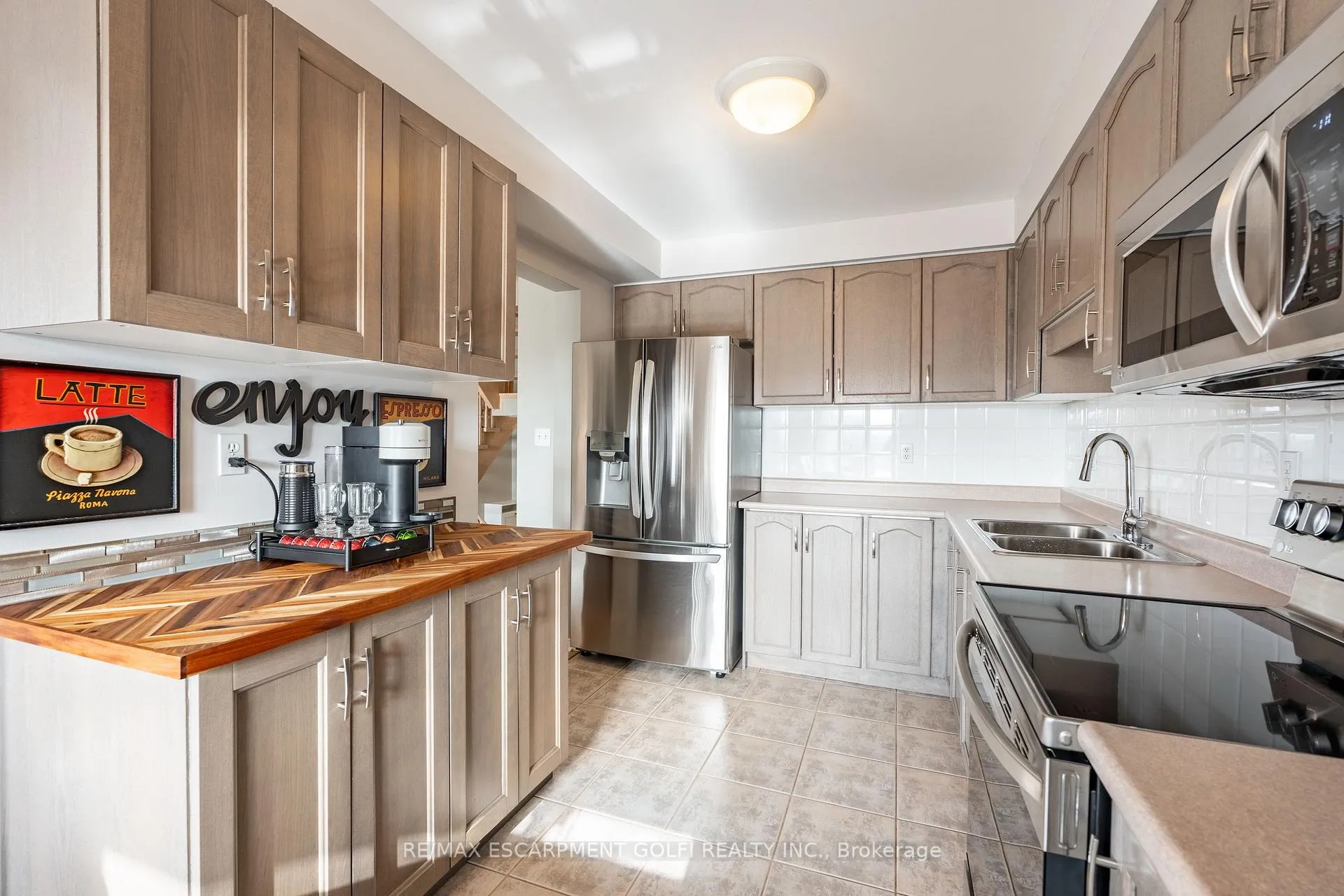 Photo 9 of Unit 38, 800 Paramount Drive, Hamilton, Stoney Creek Mountain — HOMEH