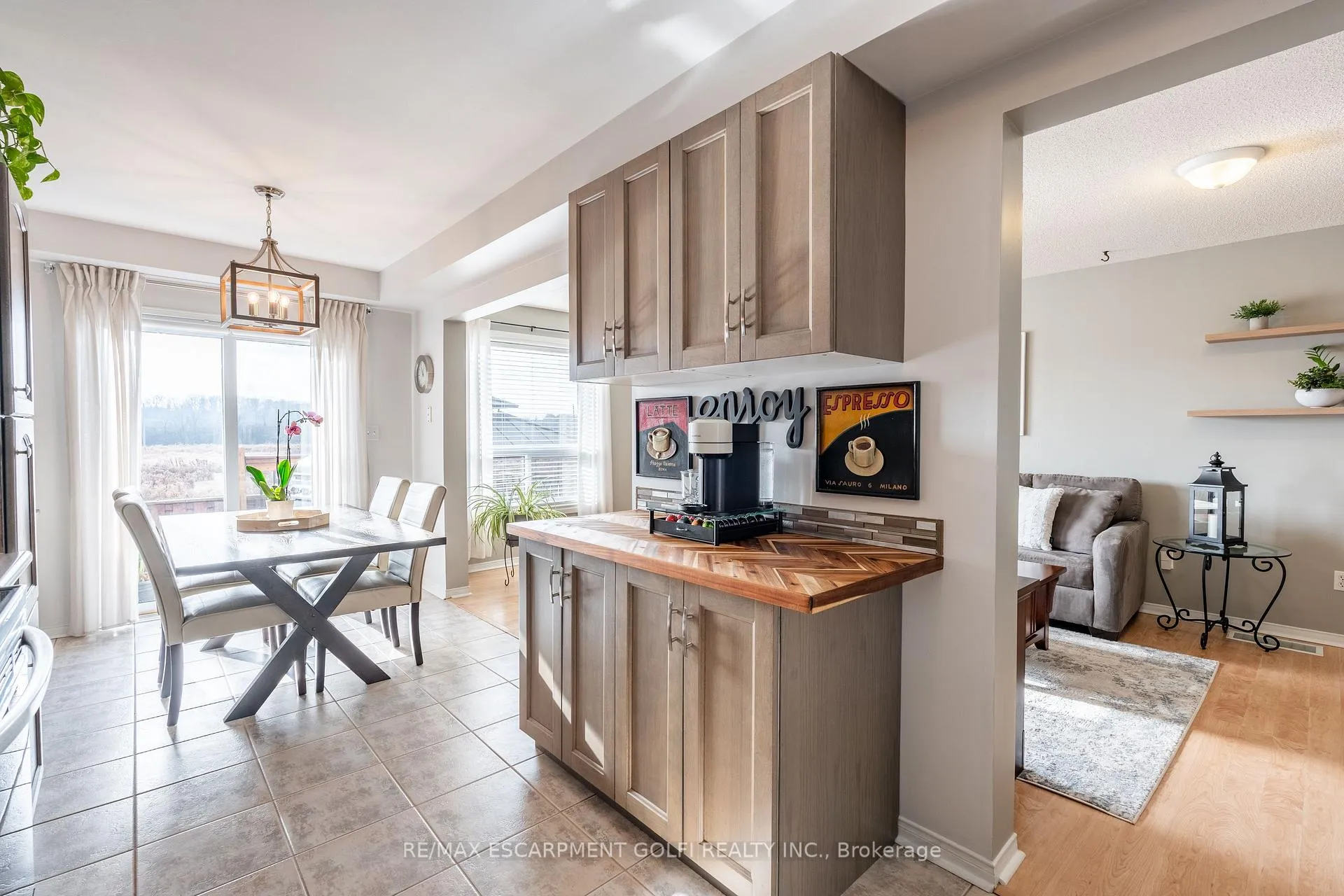 Photo 11 of Unit 38, 800 Paramount Drive, Hamilton, Stoney Creek Mountain — HOMEH