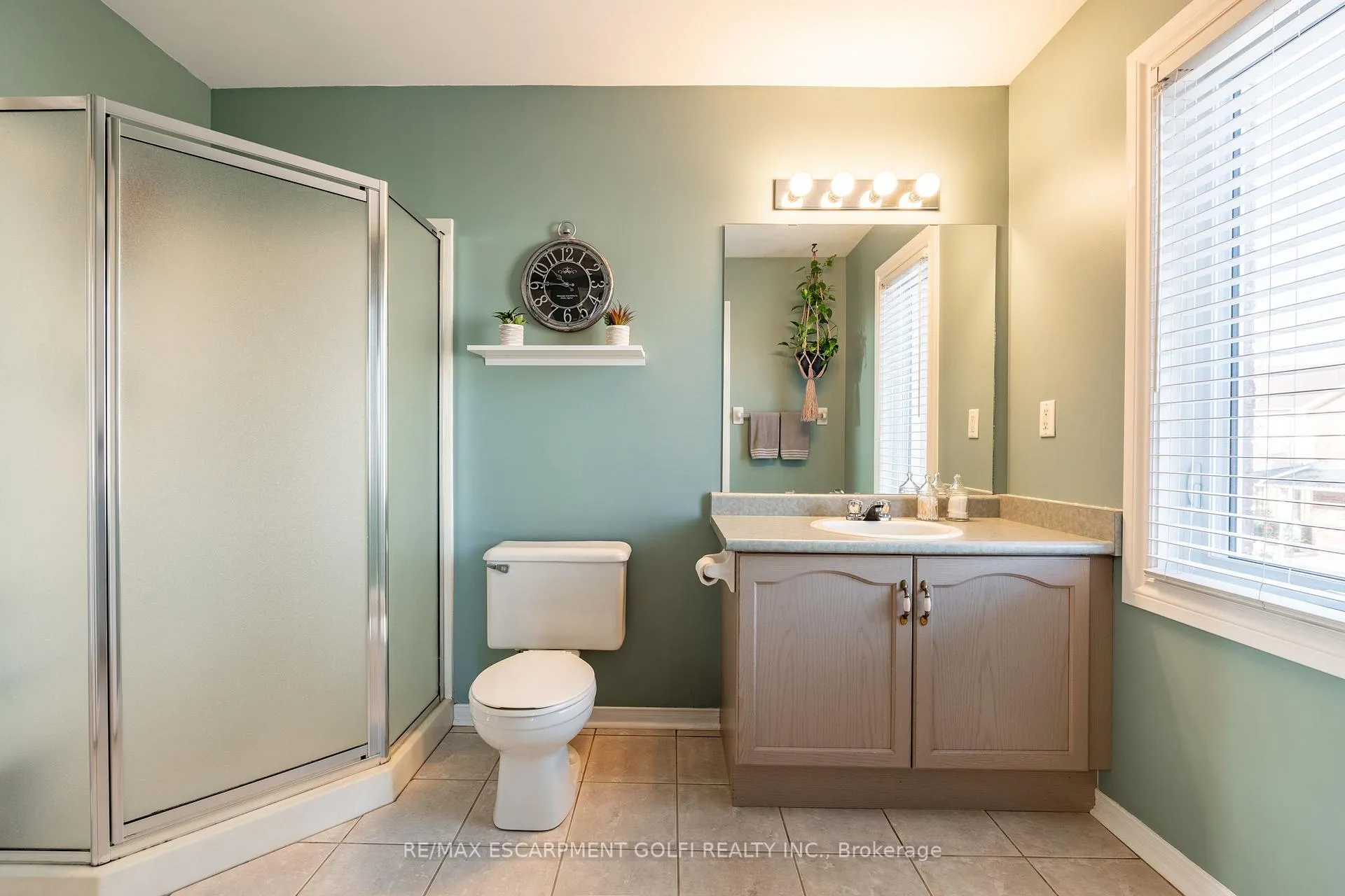 Photo 16 of Unit 38, 800 Paramount Drive, Hamilton, Stoney Creek Mountain — HOMEH