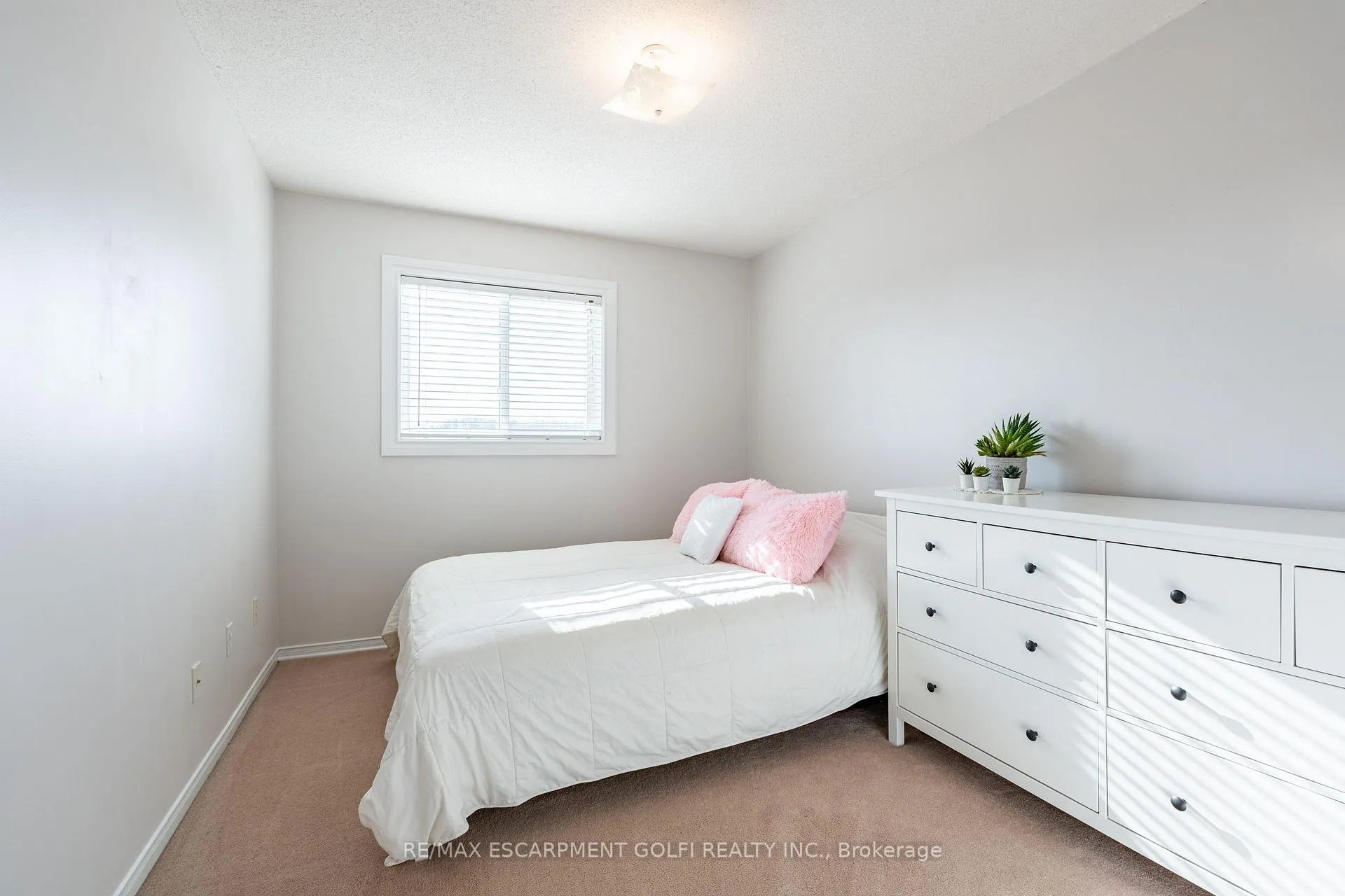 Photo 19 of Unit 38, 800 Paramount Drive, Hamilton, Stoney Creek Mountain — HOMEH