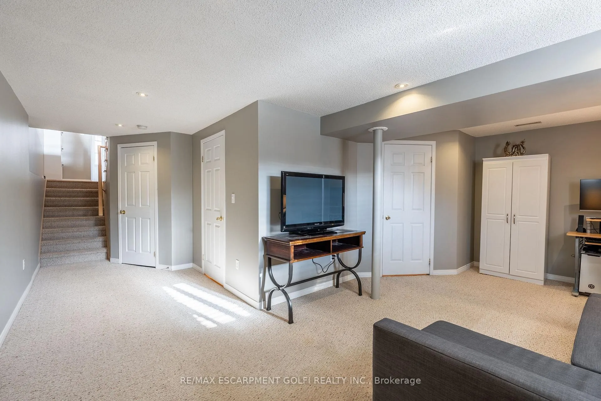 Photo 23 of Unit 38, 800 Paramount Drive, Hamilton, Stoney Creek Mountain — HOMEH