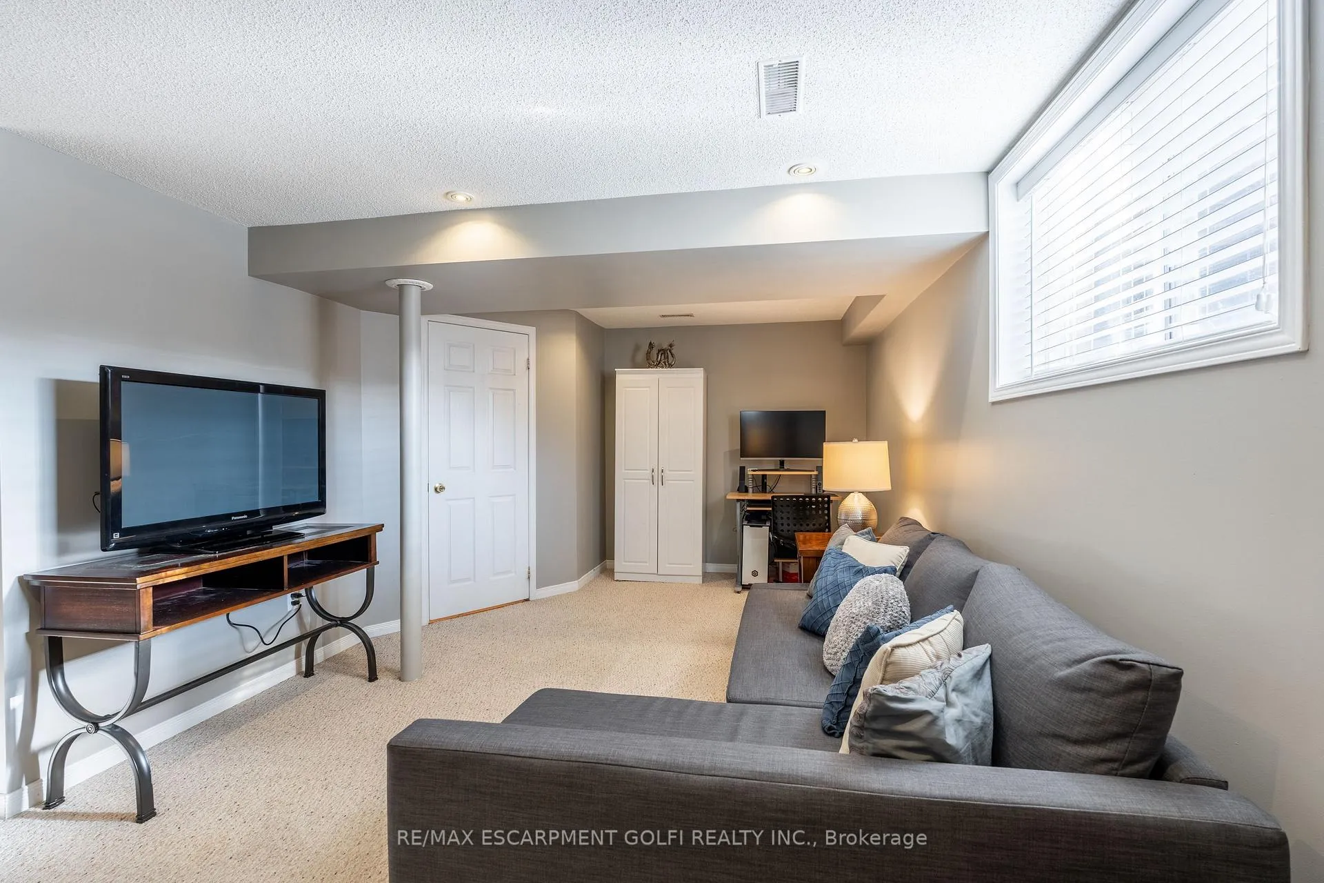 Photo 24 of Unit 38, 800 Paramount Drive, Hamilton, Stoney Creek Mountain — HOMEH