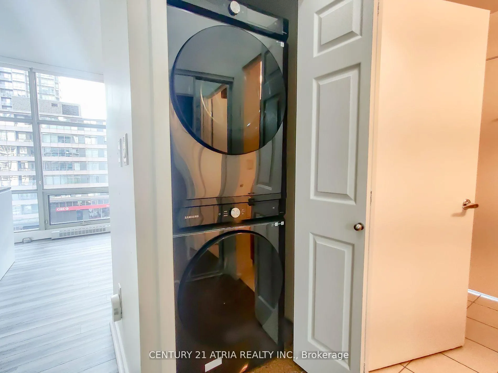 Photo 5 of Unit 511, 9 Spadina N, Toronto, Waterfront Communities — HOMEH