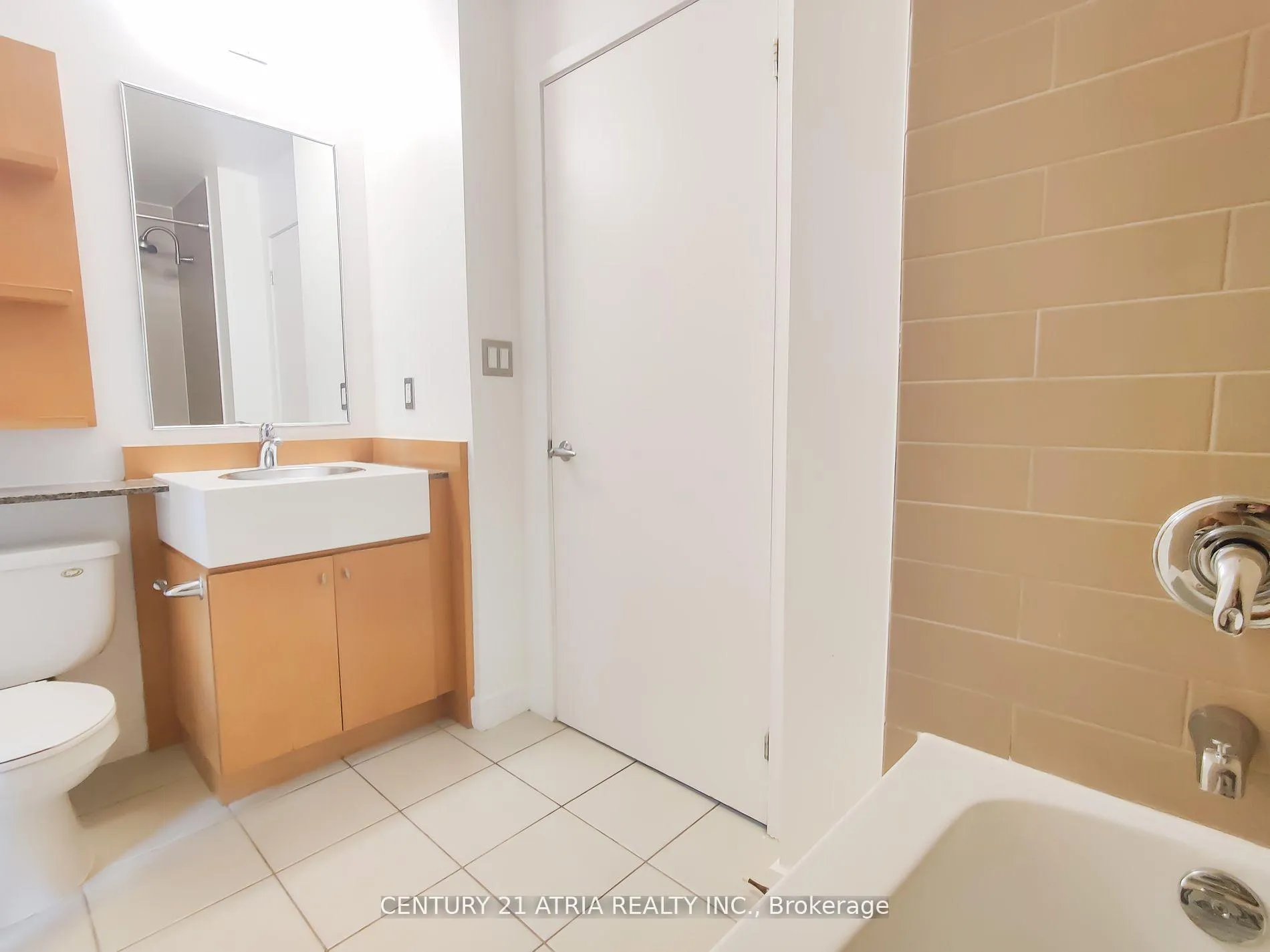 Photo 9 of Unit 511, 9 Spadina N, Toronto, Waterfront Communities — HOMEH