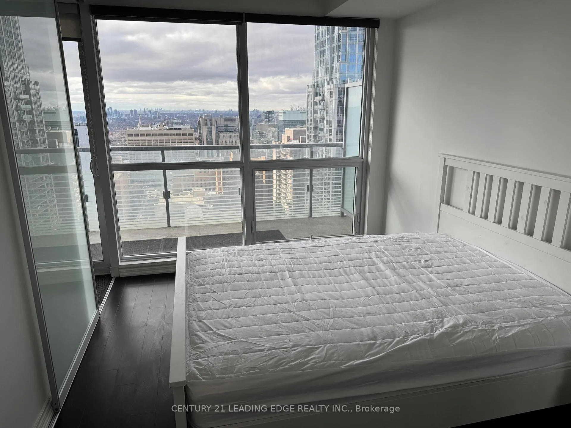 Photo 5 of Unit 3412, 386 Yonge Street, Toronto, Bay Street Corridor — HOMEH