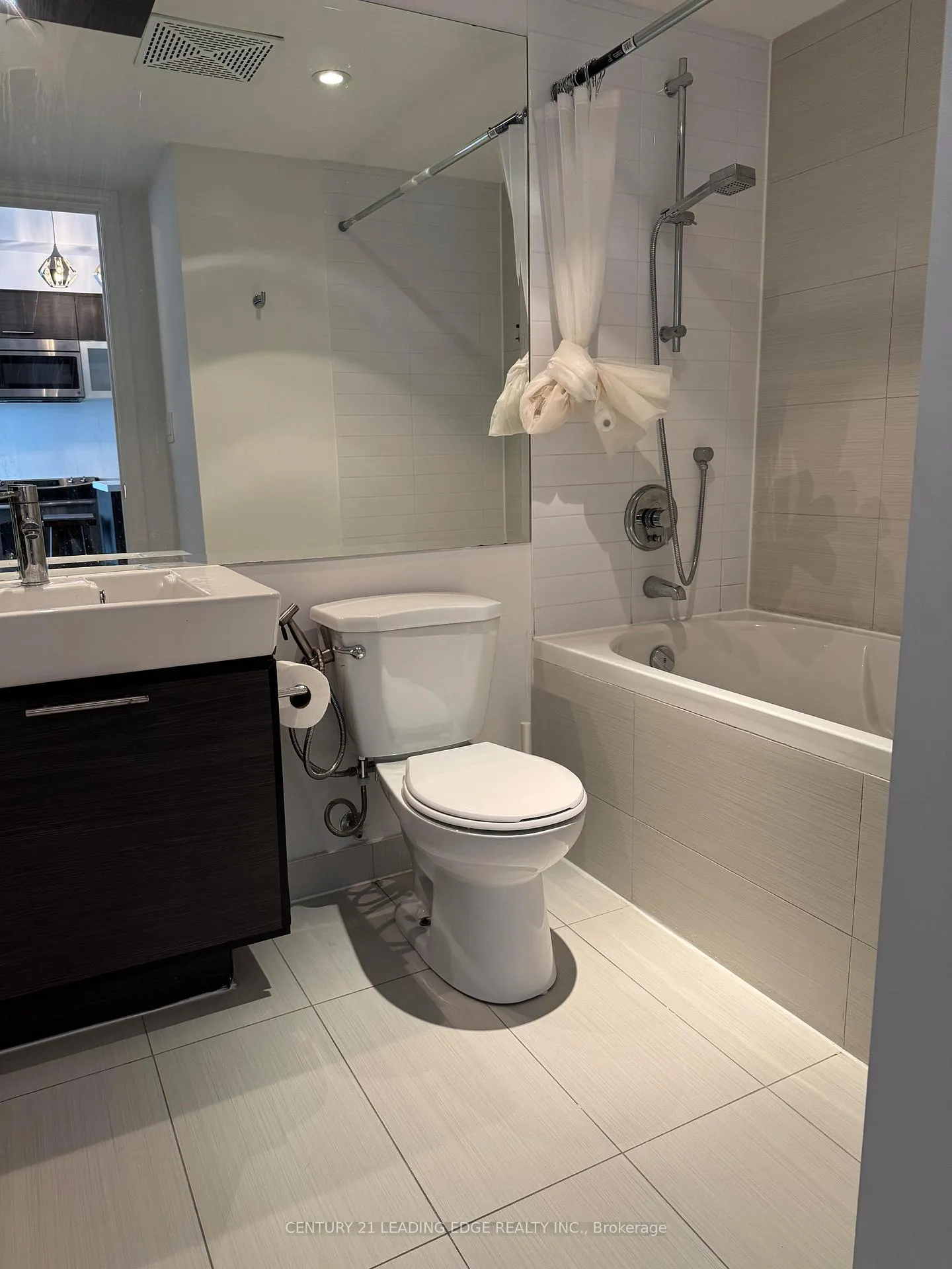 Photo 8 of Unit 3412, 386 Yonge Street, Toronto, Bay Street Corridor — HOMEH