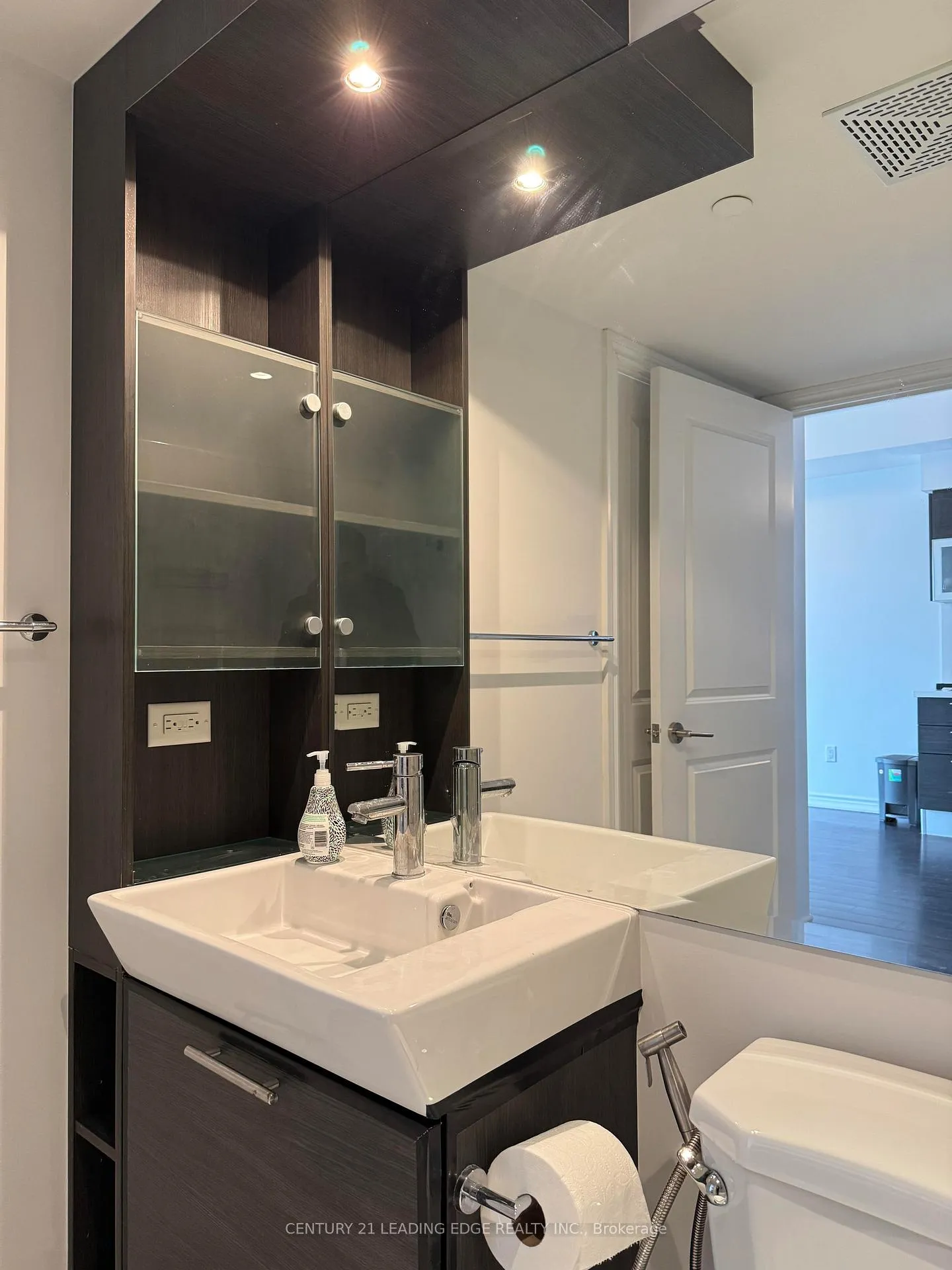 Photo 11 of Unit 3412, 386 Yonge Street, Toronto, Bay Street Corridor — HOMEH