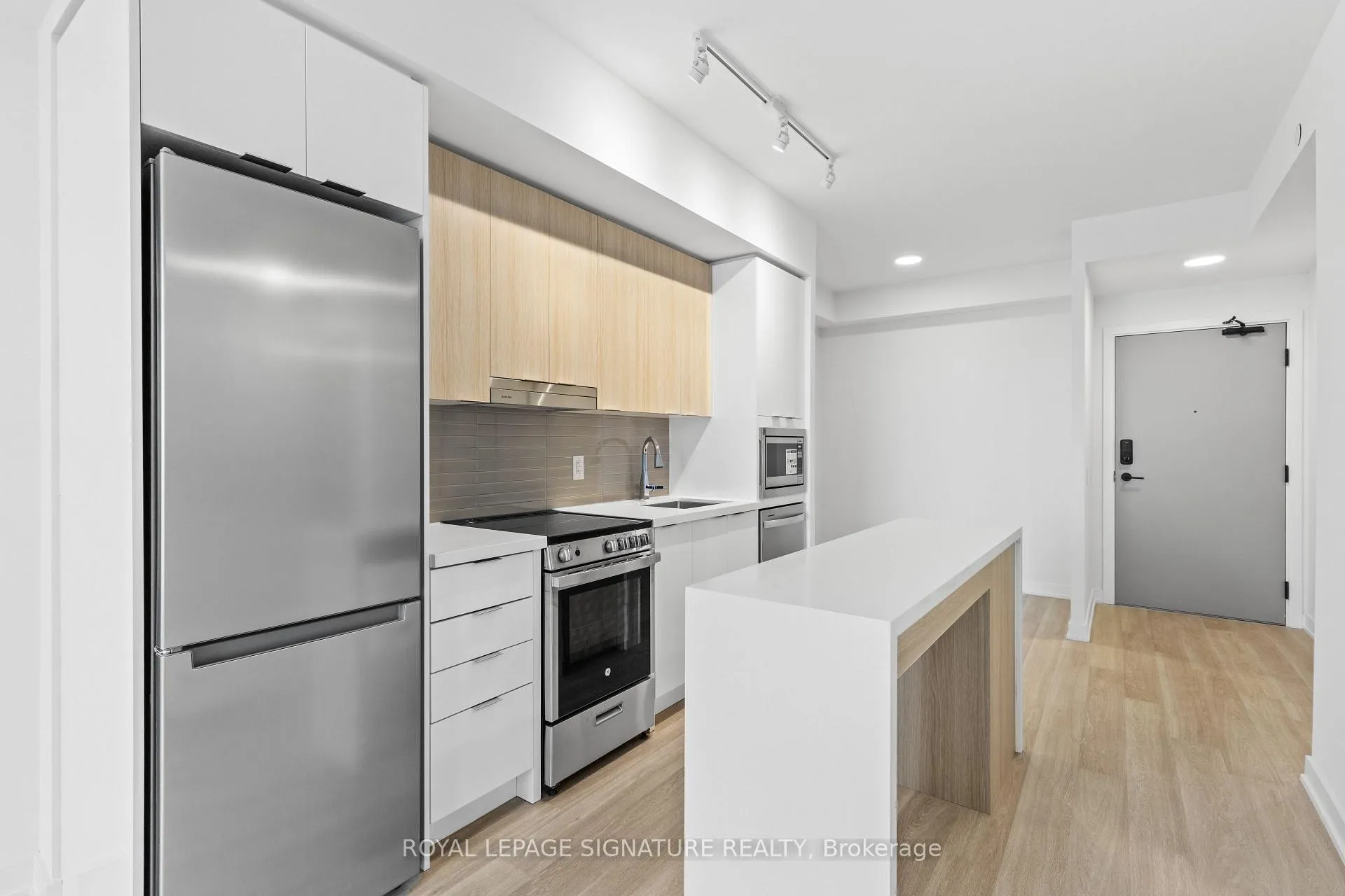 Front of Unit 803, 5105 Hurontario Street