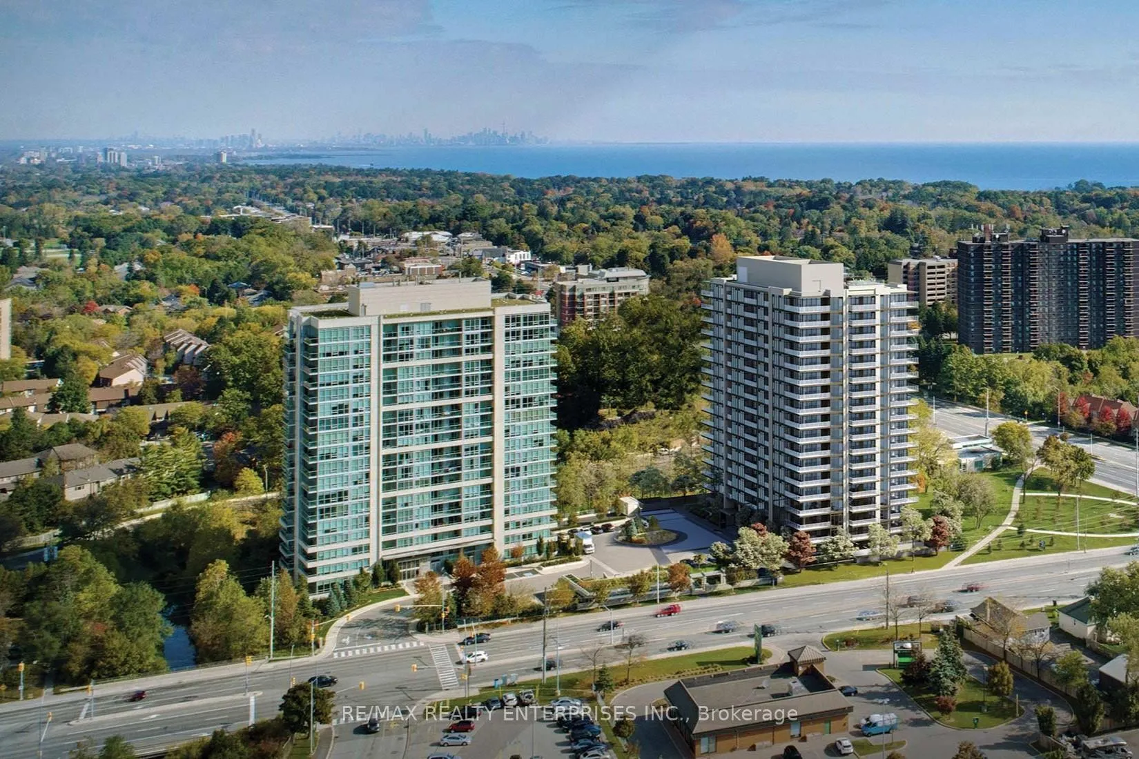 Photo 2 of Unit 914, 1055 Southdown Road, Mississauga, Clarkson — HOMEH