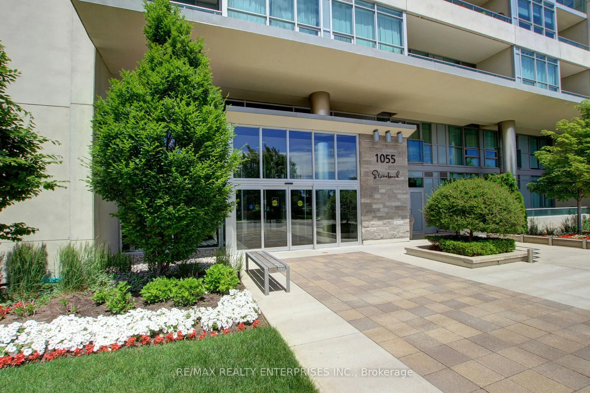 Photo 3 of Unit 914, 1055 Southdown Road, Mississauga, Clarkson — HOMEH