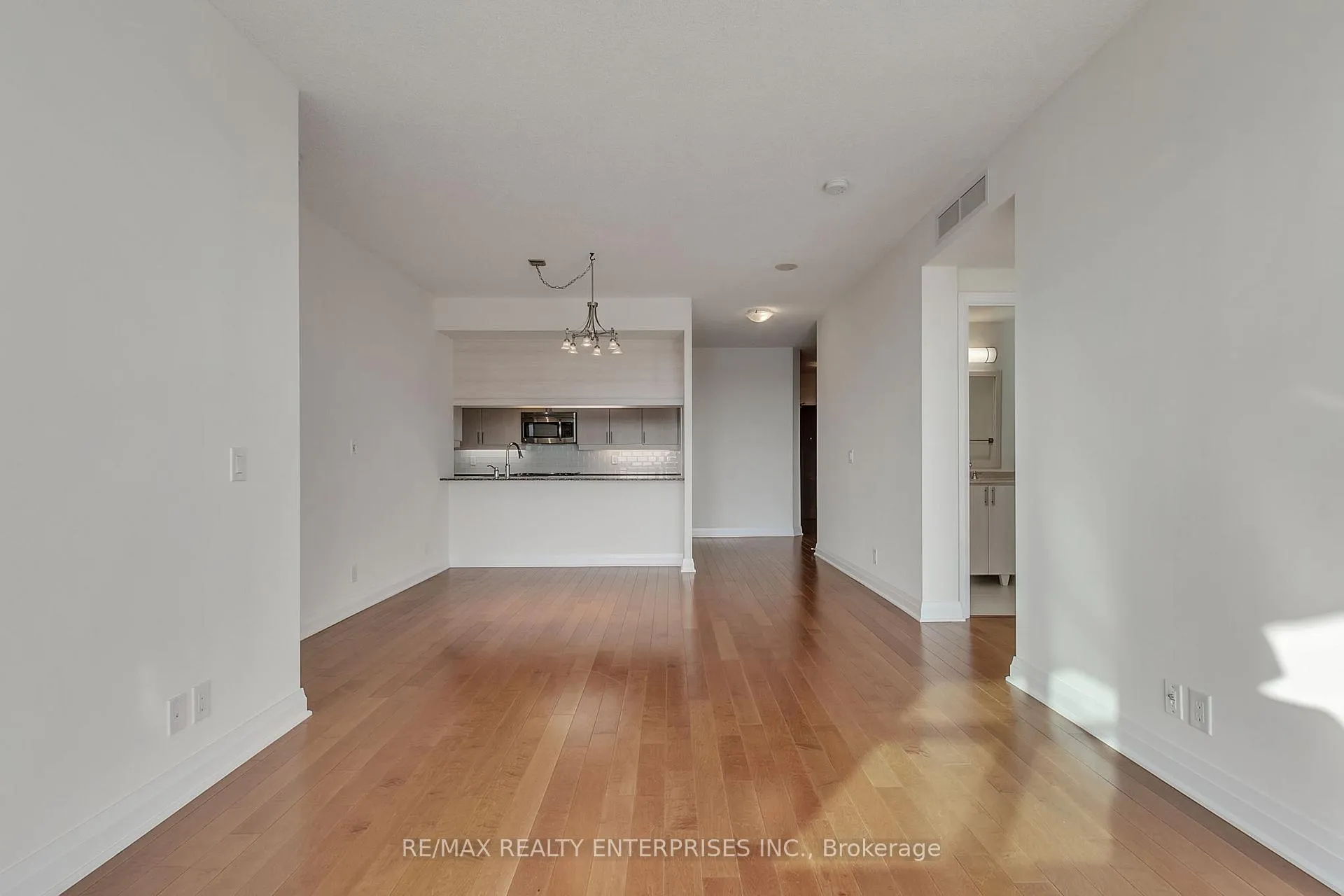 Photo 16 of Unit 914, 1055 Southdown Road, Mississauga, Clarkson — HOMEH