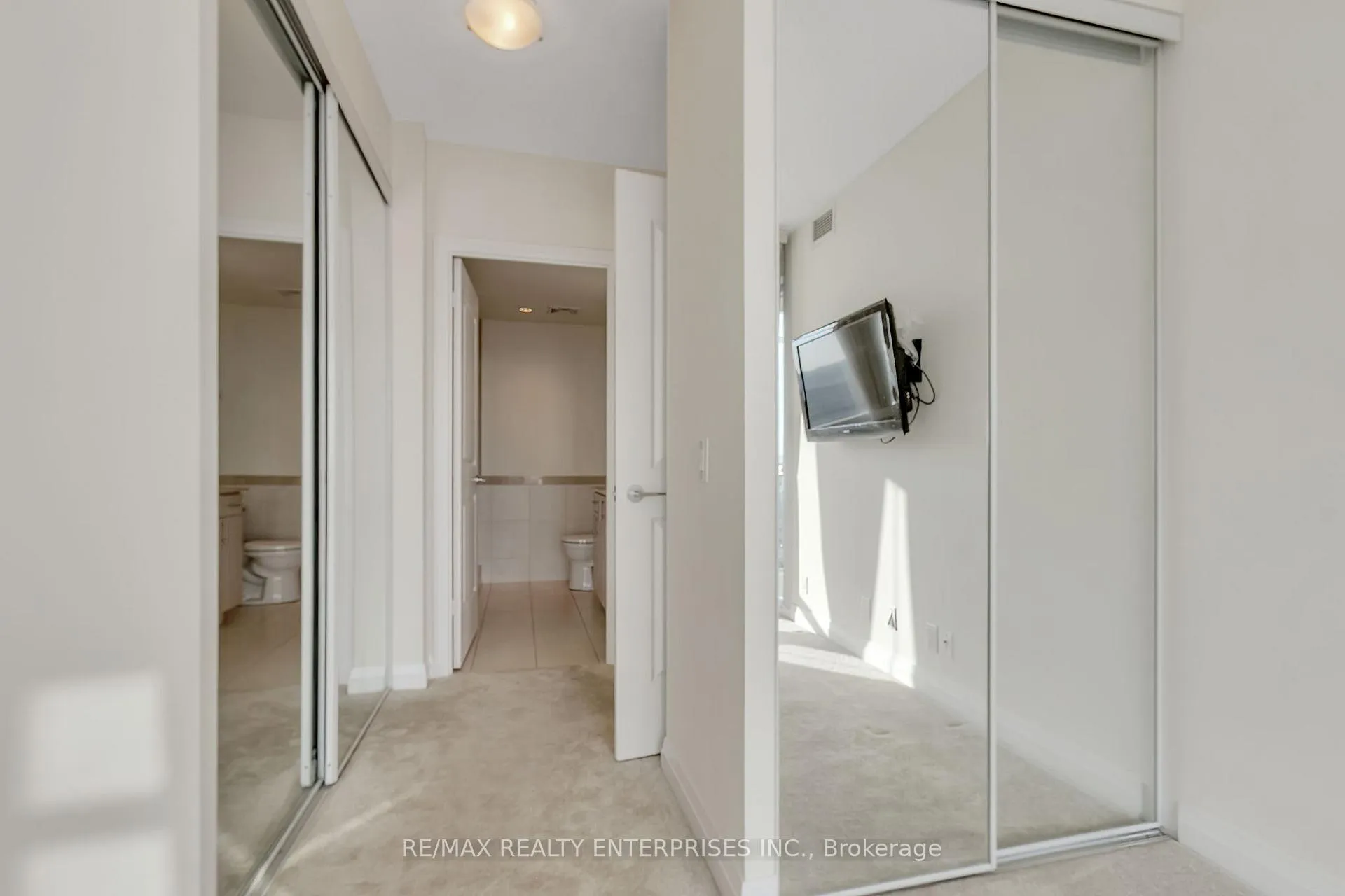 Photo 22 of Unit 914, 1055 Southdown Road, Mississauga, Clarkson — HOMEH
