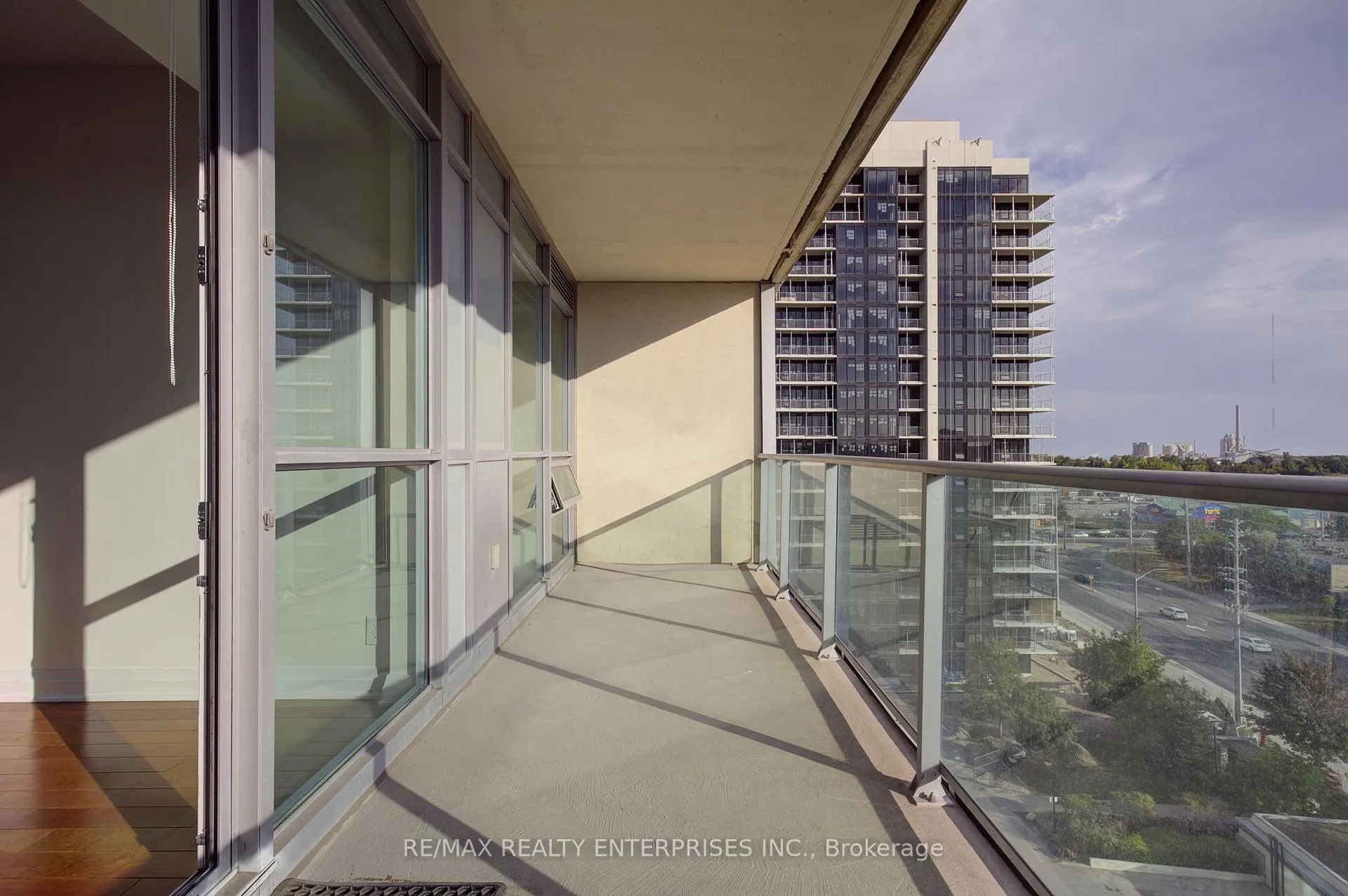 Photo 29 of Unit 914, 1055 Southdown Road, Mississauga, Clarkson — HOMEH