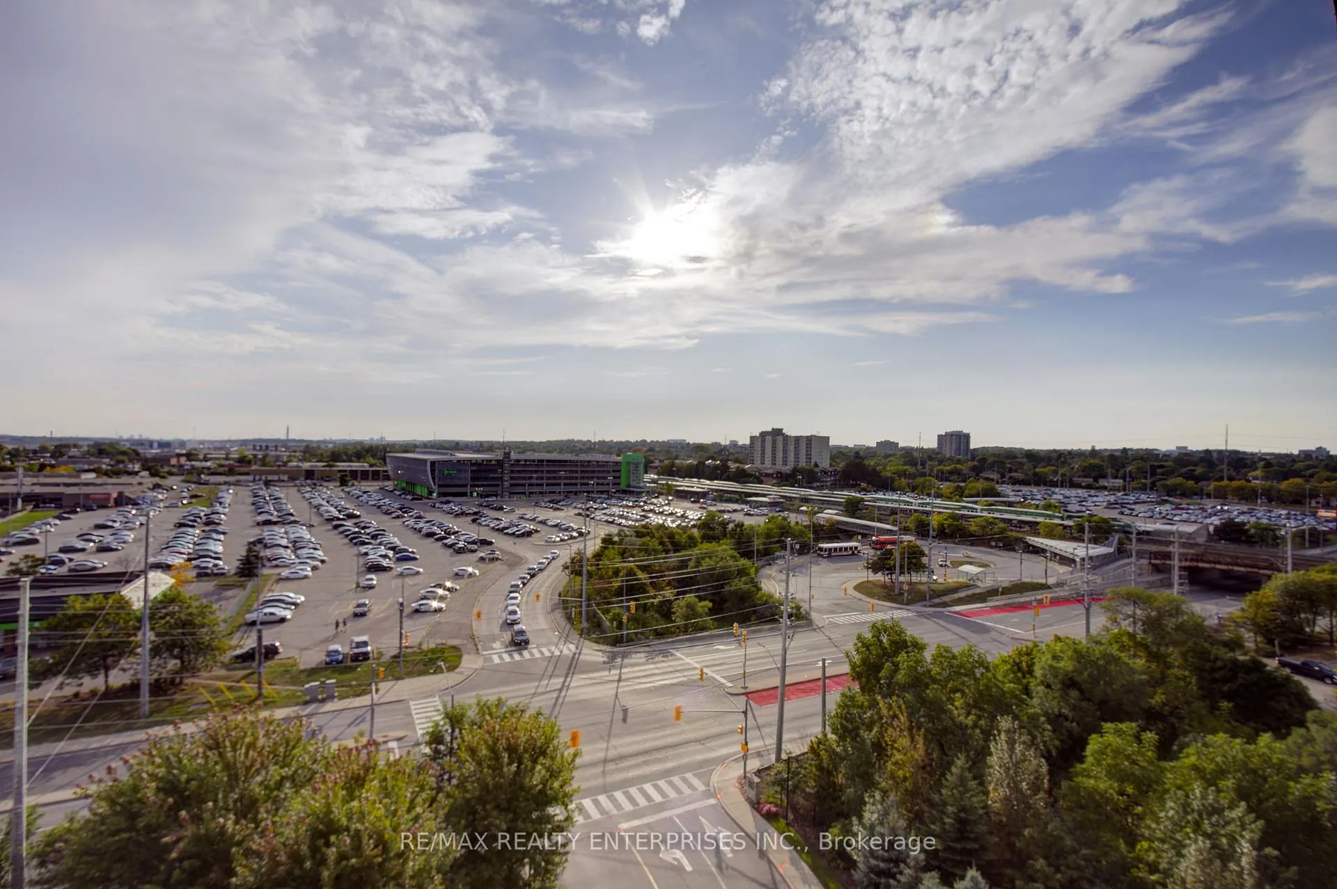 Photo 31 of Unit 914, 1055 Southdown Road, Mississauga, Clarkson — HOMEH