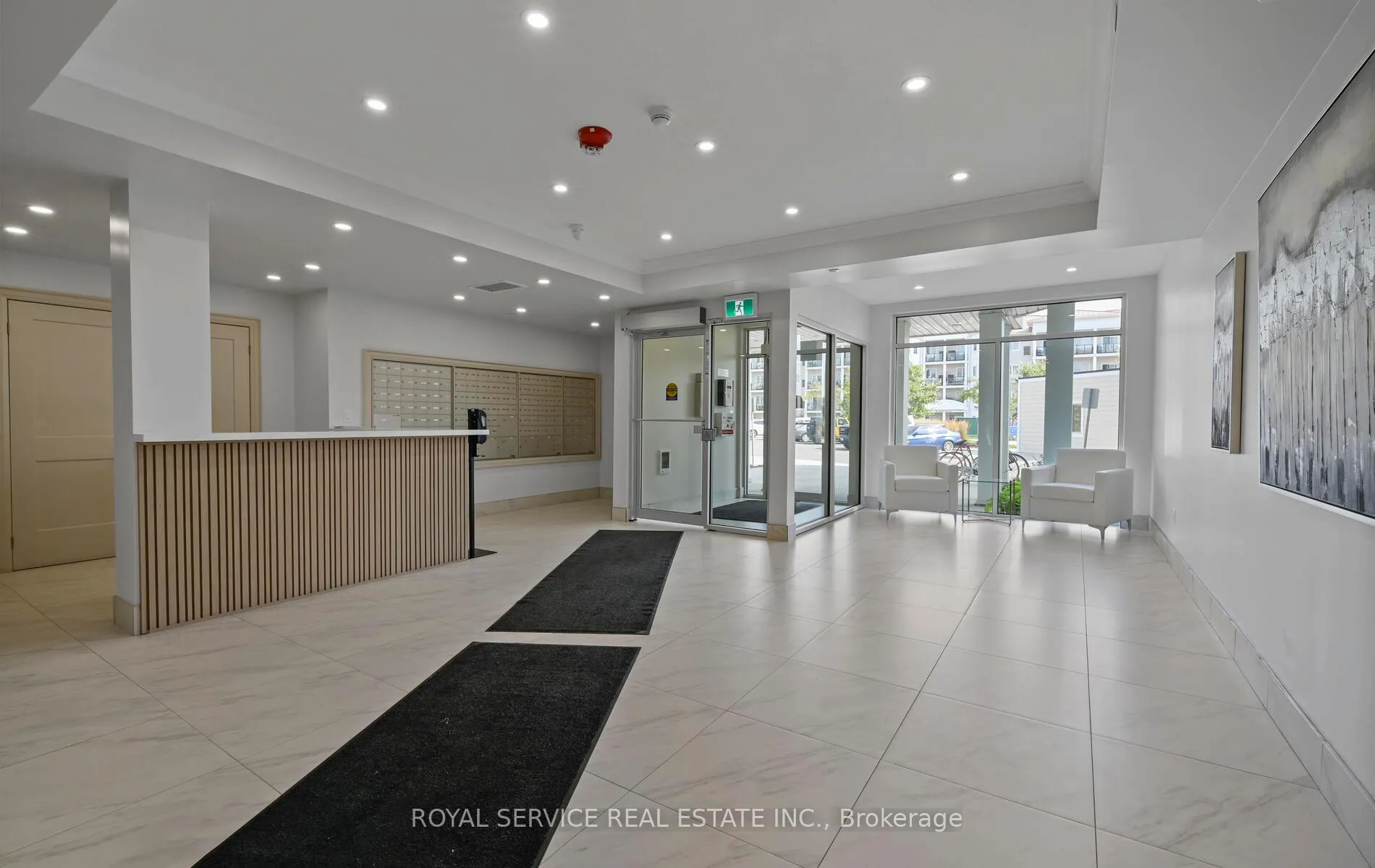 Photo 3 of Unit 127, 50 Lakebreeze Drive, Clarington, Newcastle — HOMEH