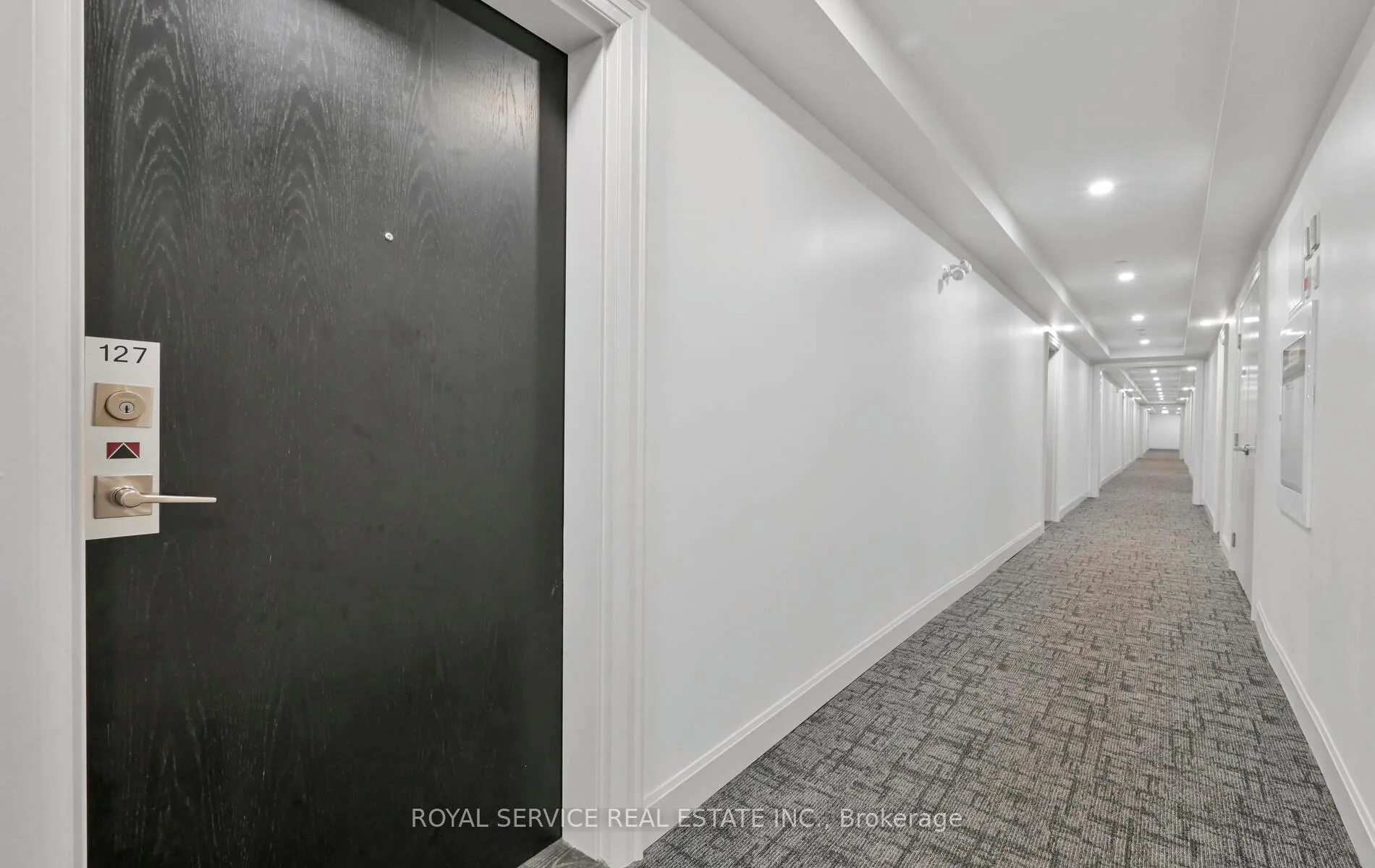Photo 4 of Unit 127, 50 Lakebreeze Drive, Clarington, Newcastle — HOMEH